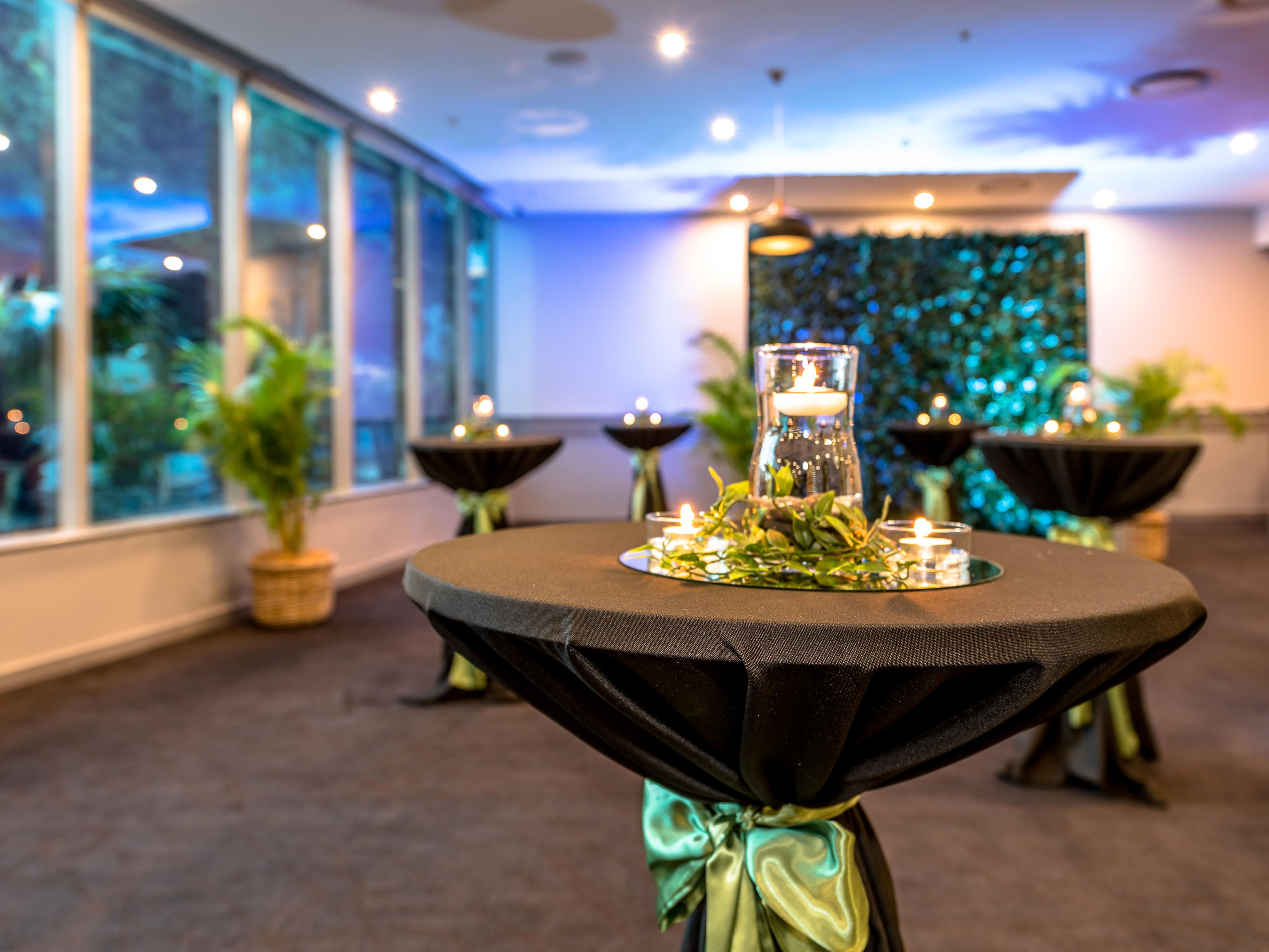 Hold your next meeting or event at Crowne Plaza  Sydney Airport and take advantage of our pillarless spaces and natural sunlight. With our location being 400 meters away from the train station, it makes getting to our hotel easy. We are the small meeting specialists and can play host to 6 to 90 people. 
