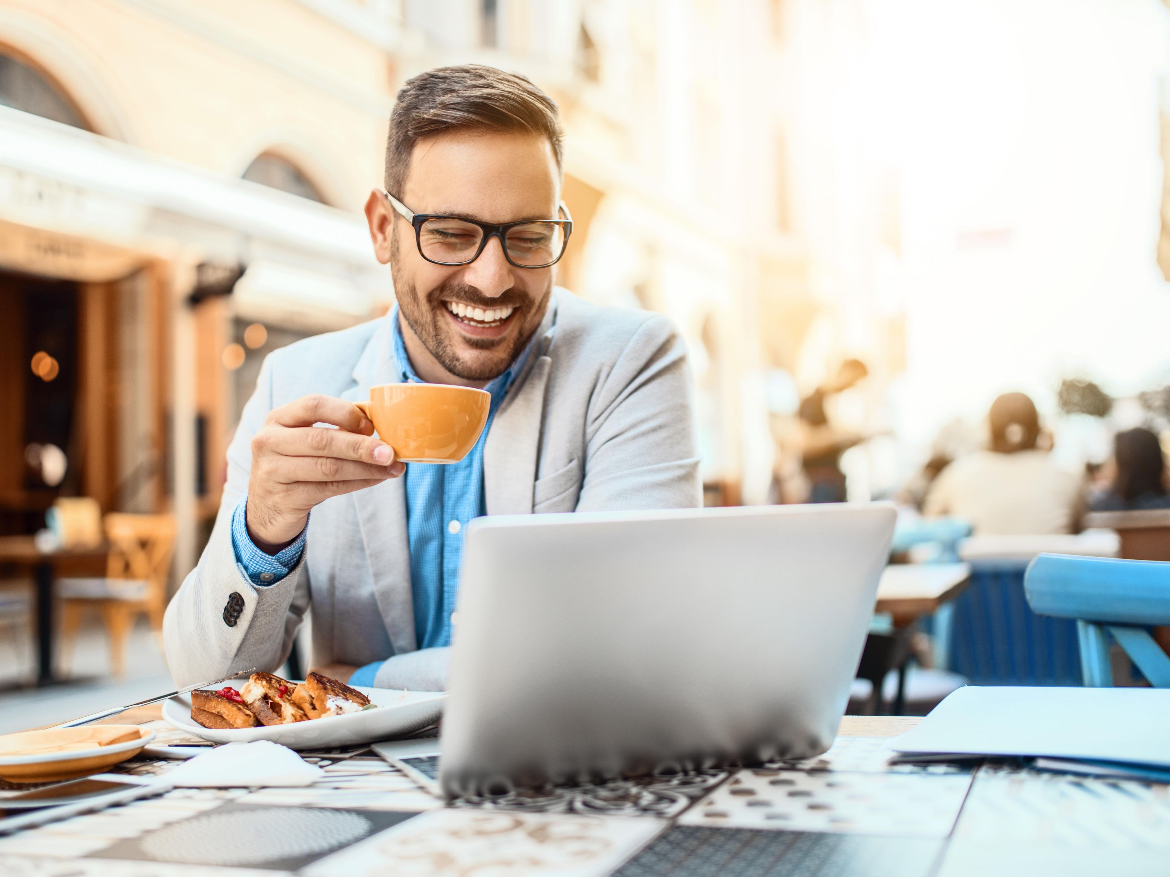 Come and enjoy our hot, freshly-served food at our on-site restaurant and unwind at our 24/7 Fitness Center!