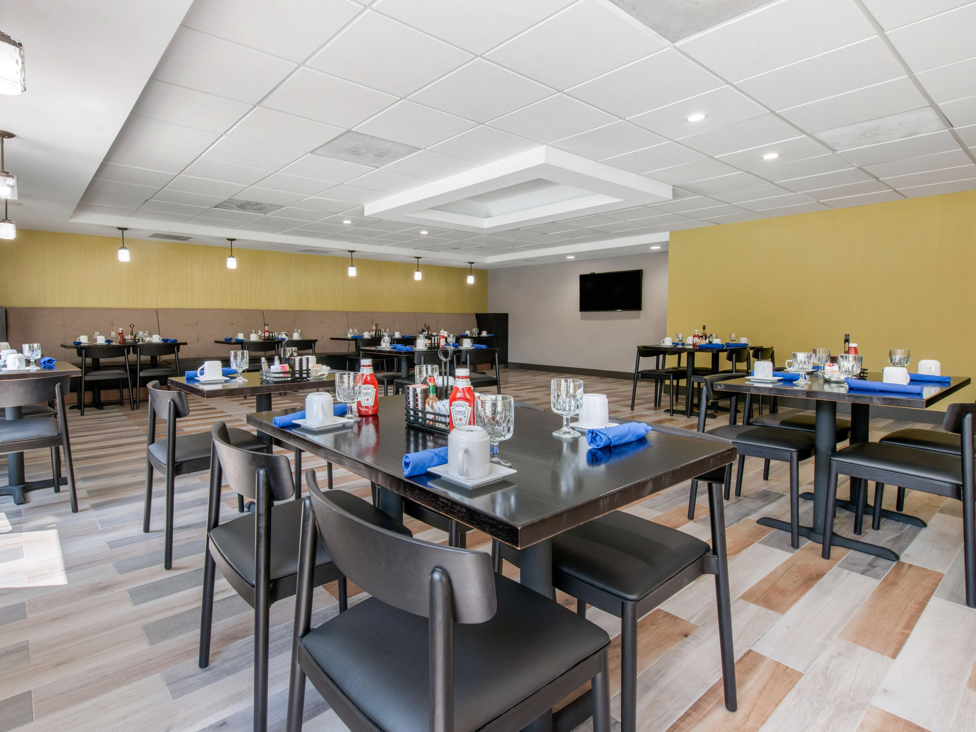 Located in the lobby, H Street Grille is our casual Melbourne restaurant serving American fare with local flavor. Start your day with a delicious breakfast or meet later for drinks.