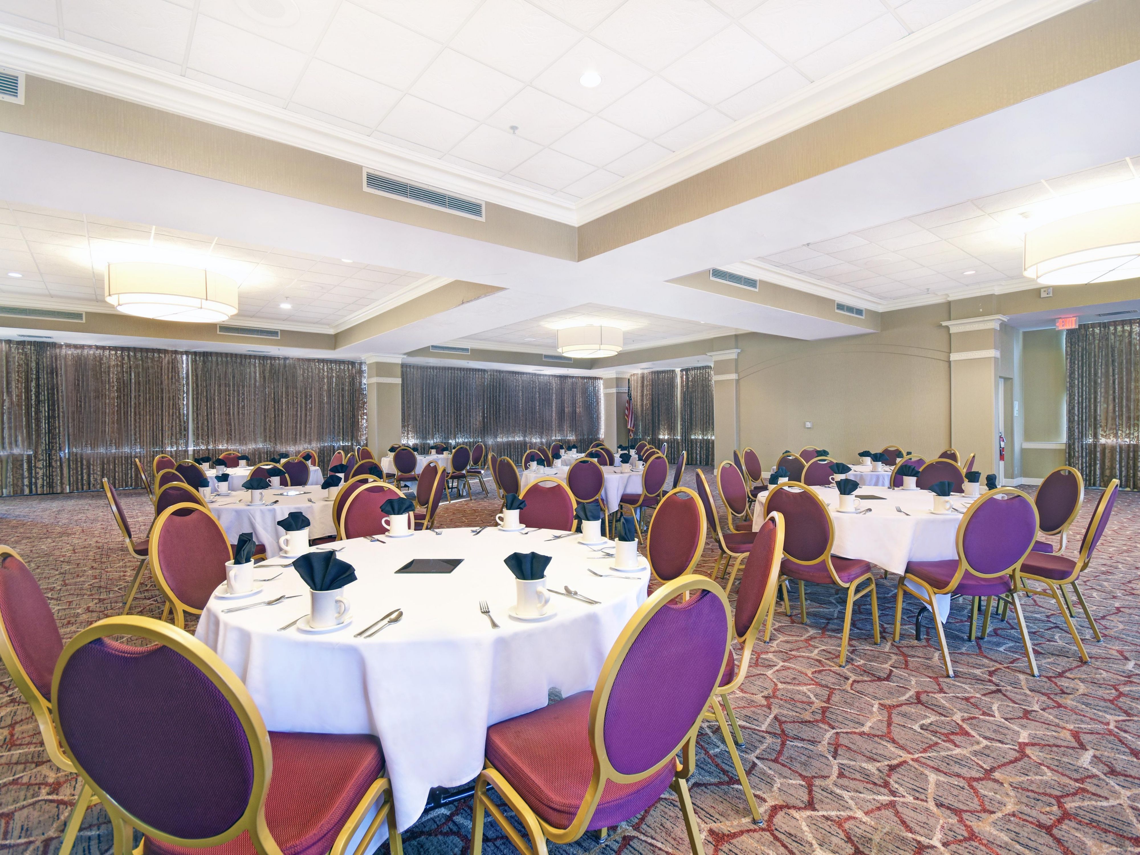 The experts at meetings in Downtown Memphis, we are here to flawlessly execute your upcoming meeting or group block. With 5 meeting rooms, and over 6000 sq. feet of meeting space, we have enough space for up to 300 people. There is professional AV available and free wireless internet for all meetings. Call or email now to book your next event! 