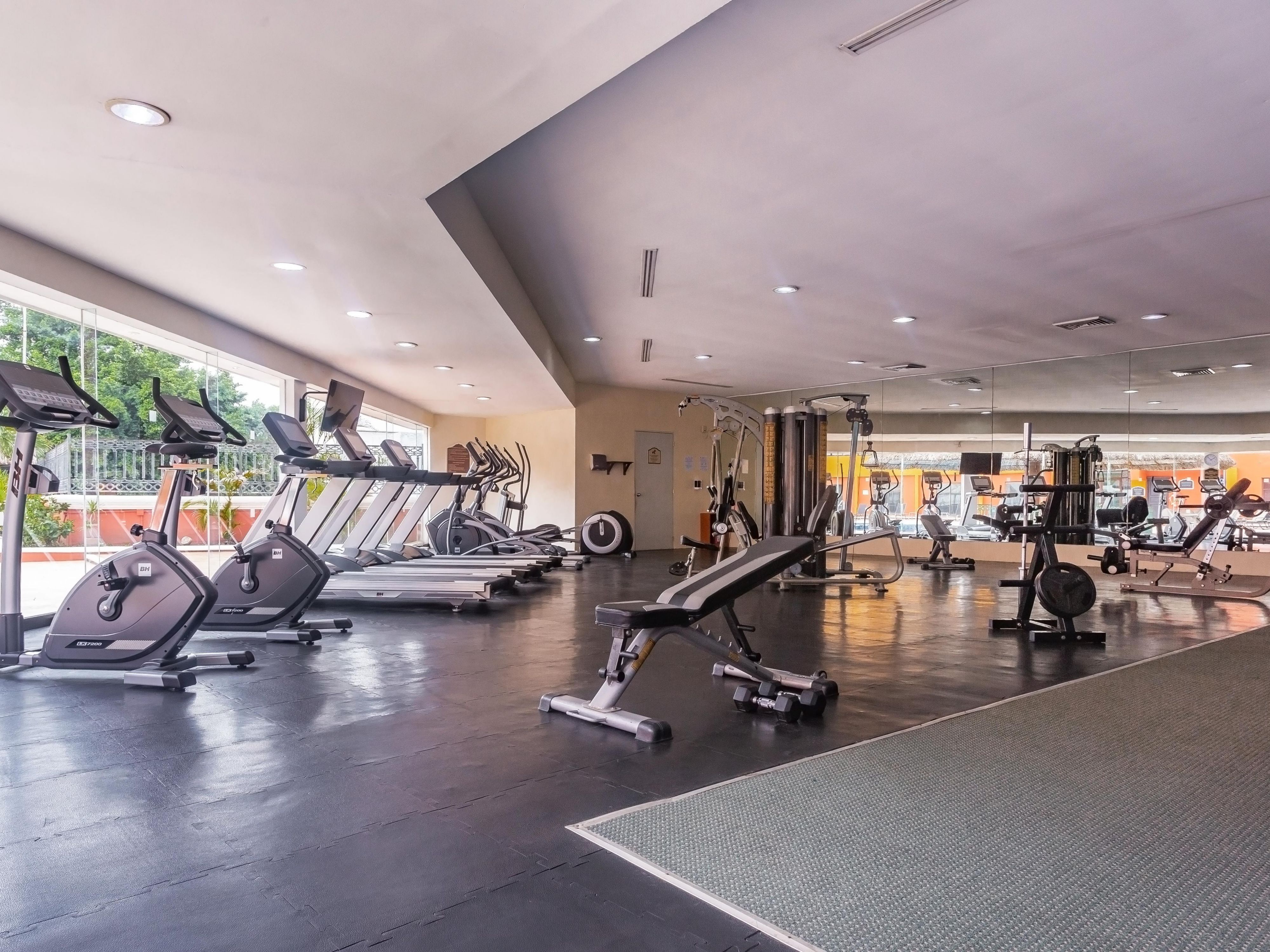 Soak up the Mexican sunshine by our sparkling outdoor pool and lounge area, stay energized in our fully equipped Fitness Center, stay productive in our Business Center and connected with free Wi-Fi. Enjoy the convenience of onsite parking, indulge in full-service dining, and take in stunning views that showcase Mérida’s scenic vibe.