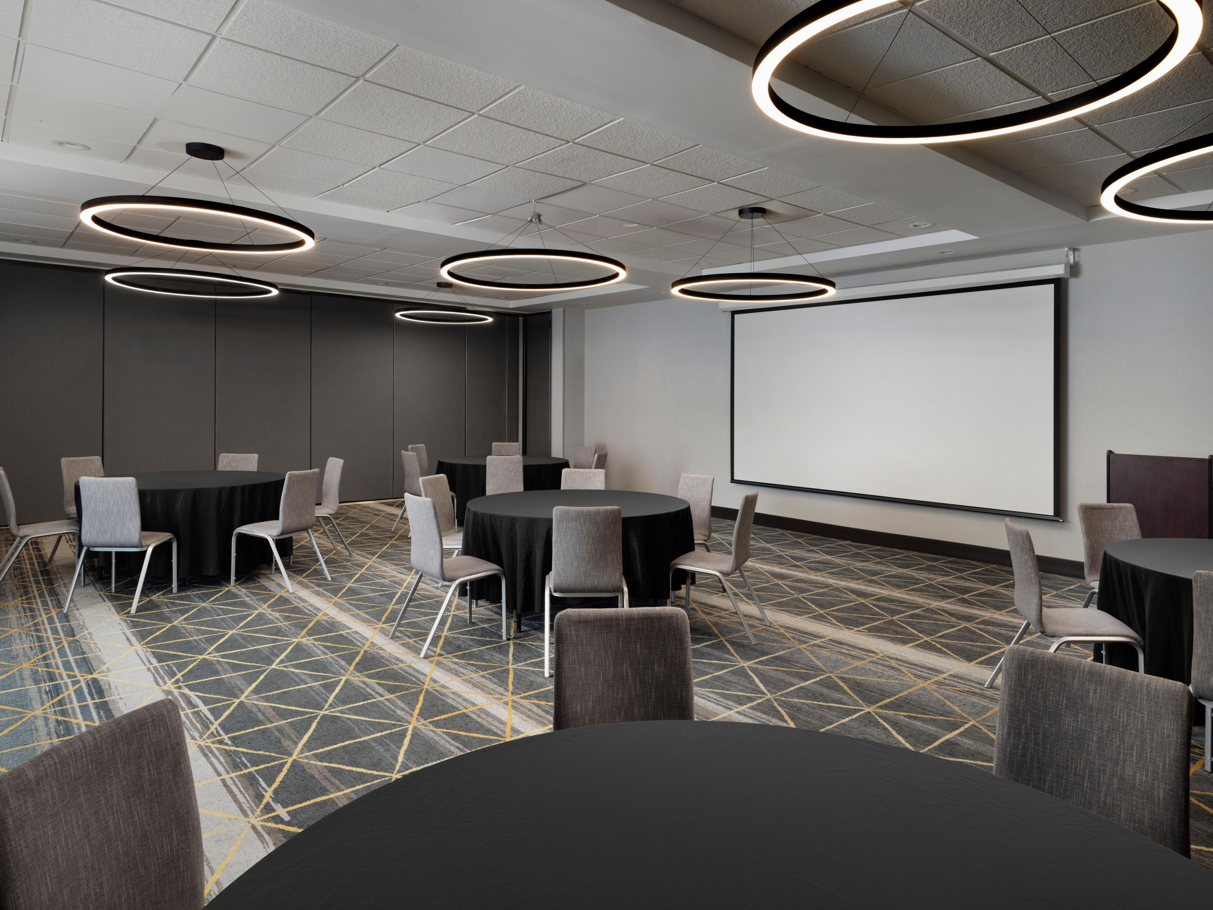 From business meetings, to weddings and family reunions, being together matters. With flexible meeting space, we make sure events of all sizes and types are a success. 
