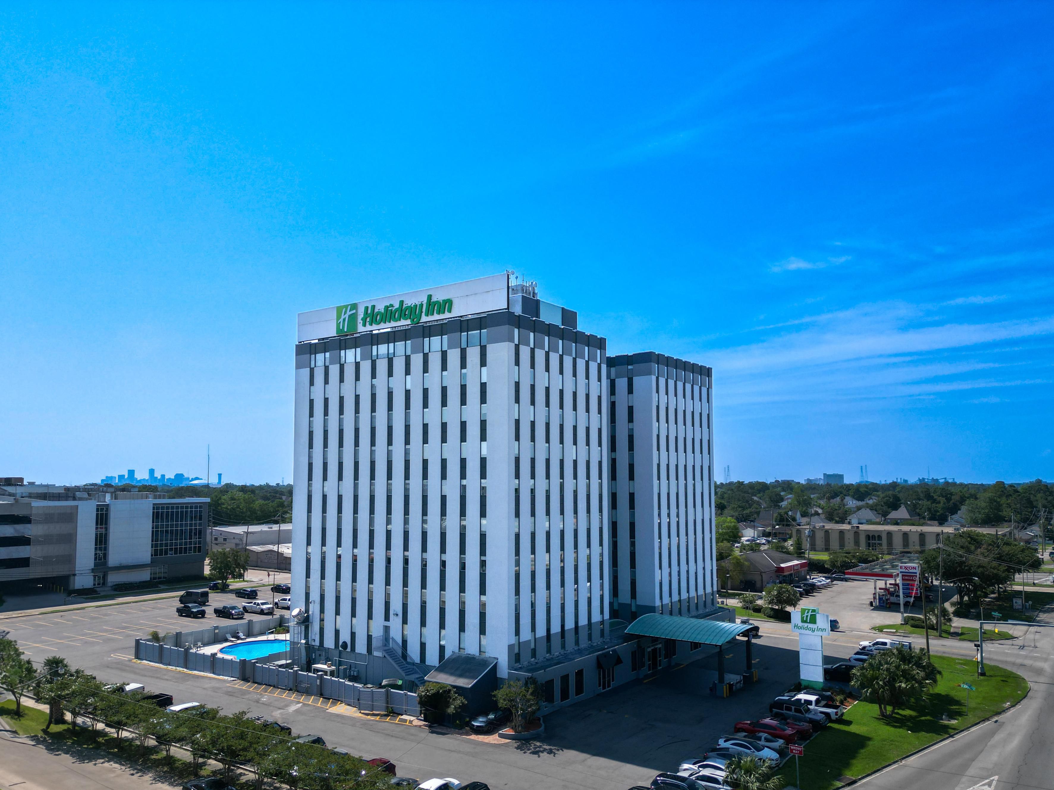Our hotel is among the best hotels in Metairie with a pool. We also provide free on-site parking. We're also among hotels in Metairie, LA with free parking. Our on-site fitness center makes us the total package. Book now for comfort and convenience.