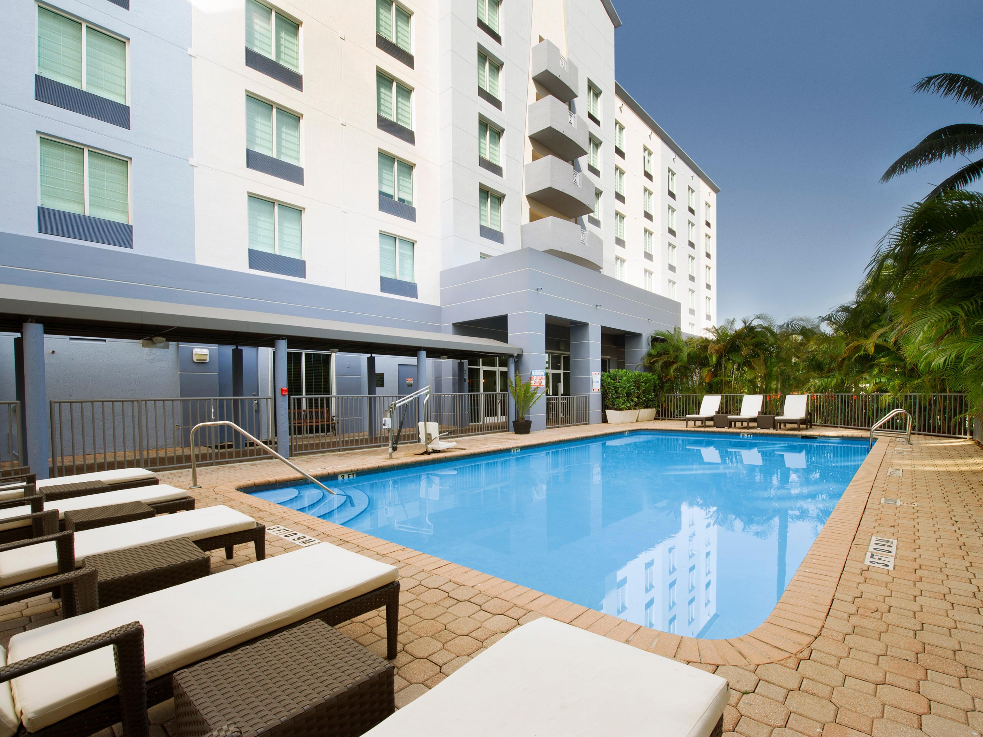 Holiday Inn Miami Doral Swimming Pool great for exercise