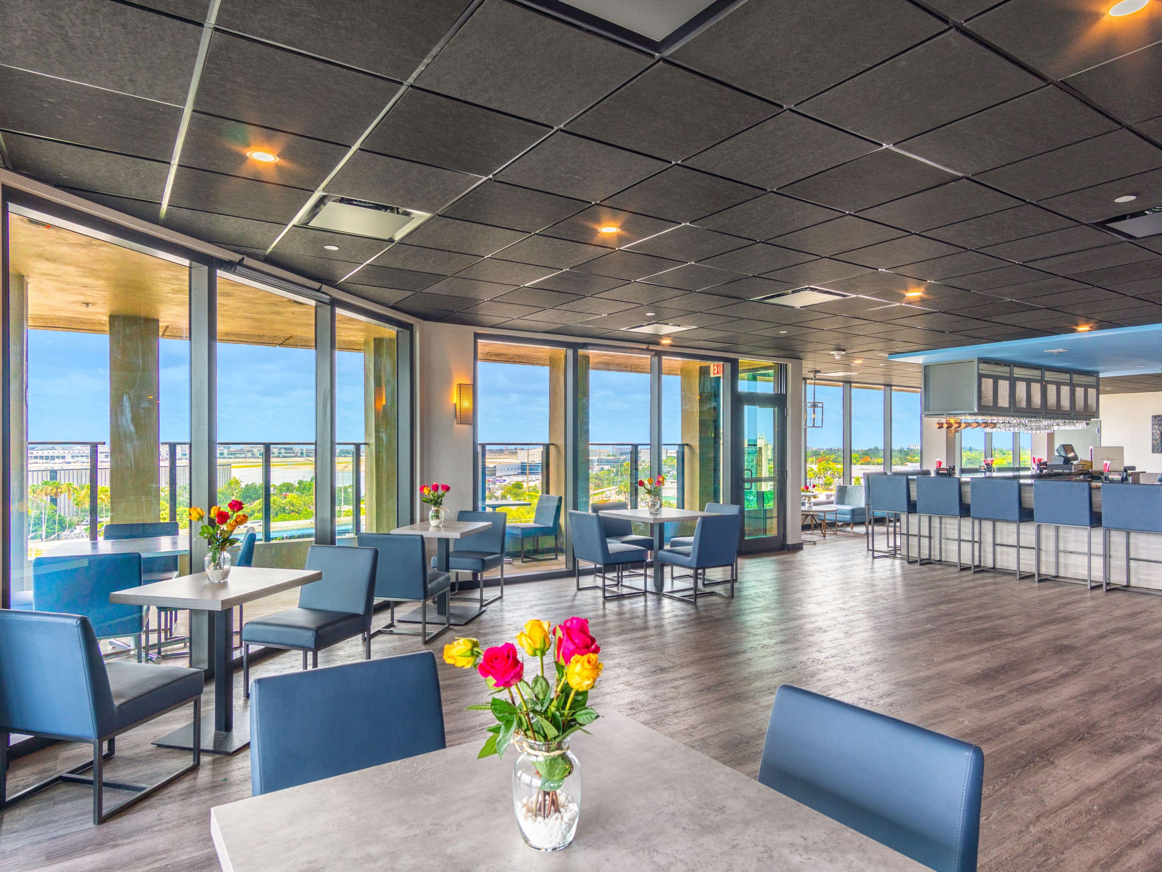From sunrise breakfast to evening cocktails, our hotel dining has something for every taste. Savor a churrasco steak, a Cuban sandwich, or a fresh salad at El Mirador while taking in panoramic 9th-floor views of downtown Miami. On the go? Stop by the Lobby Café for coffee, pastries, and grab-and-go favorites to fuel your day in the Magic City.