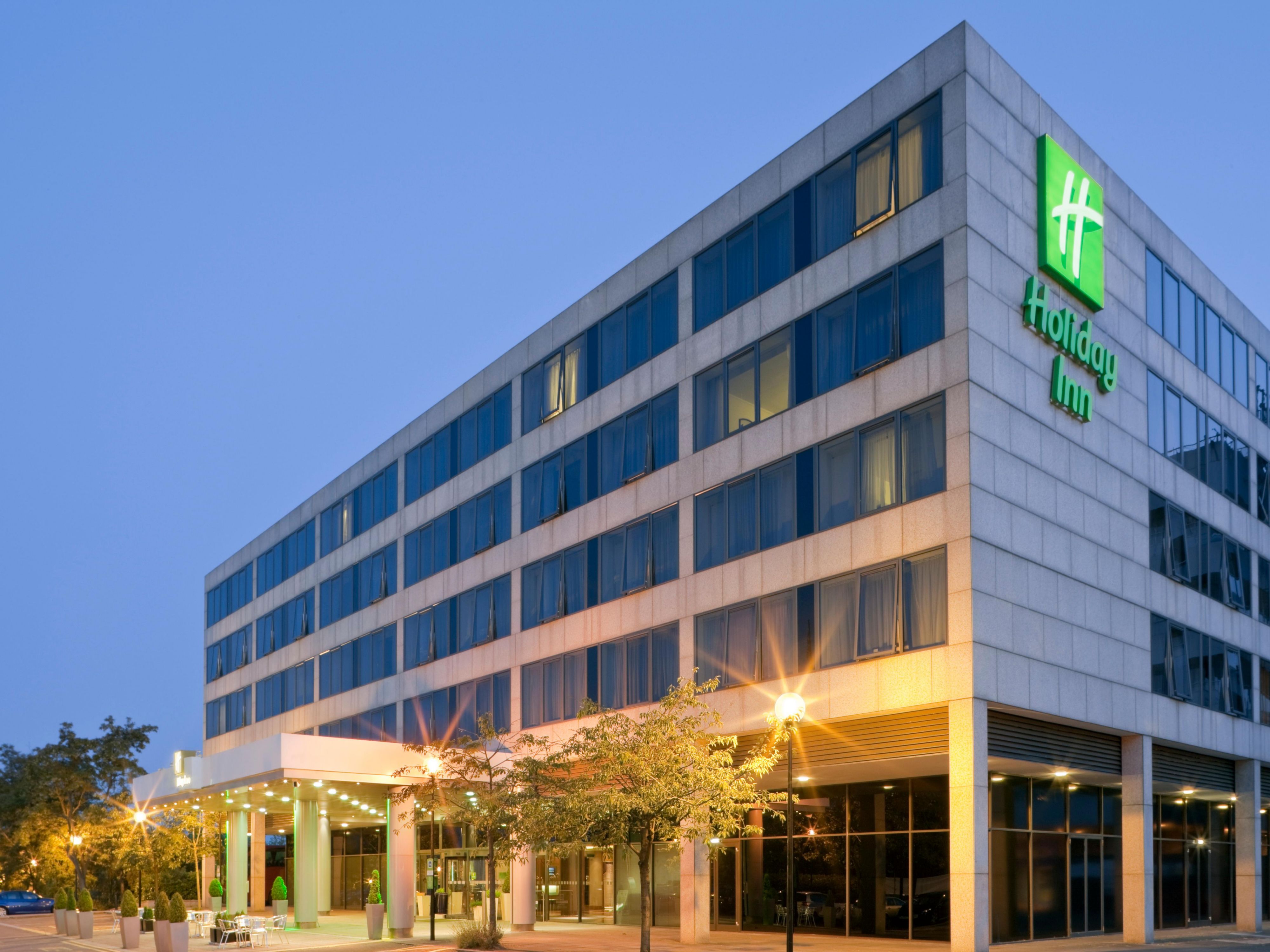 Just click on the link for a chance to visit Holiday Inn Milton Keynes Central virtually with a fully interactive, virtual tour. Move through the hotel exploring the bar, restaurant, meeting and event spaces, bedrooms and Spirit Health Club.