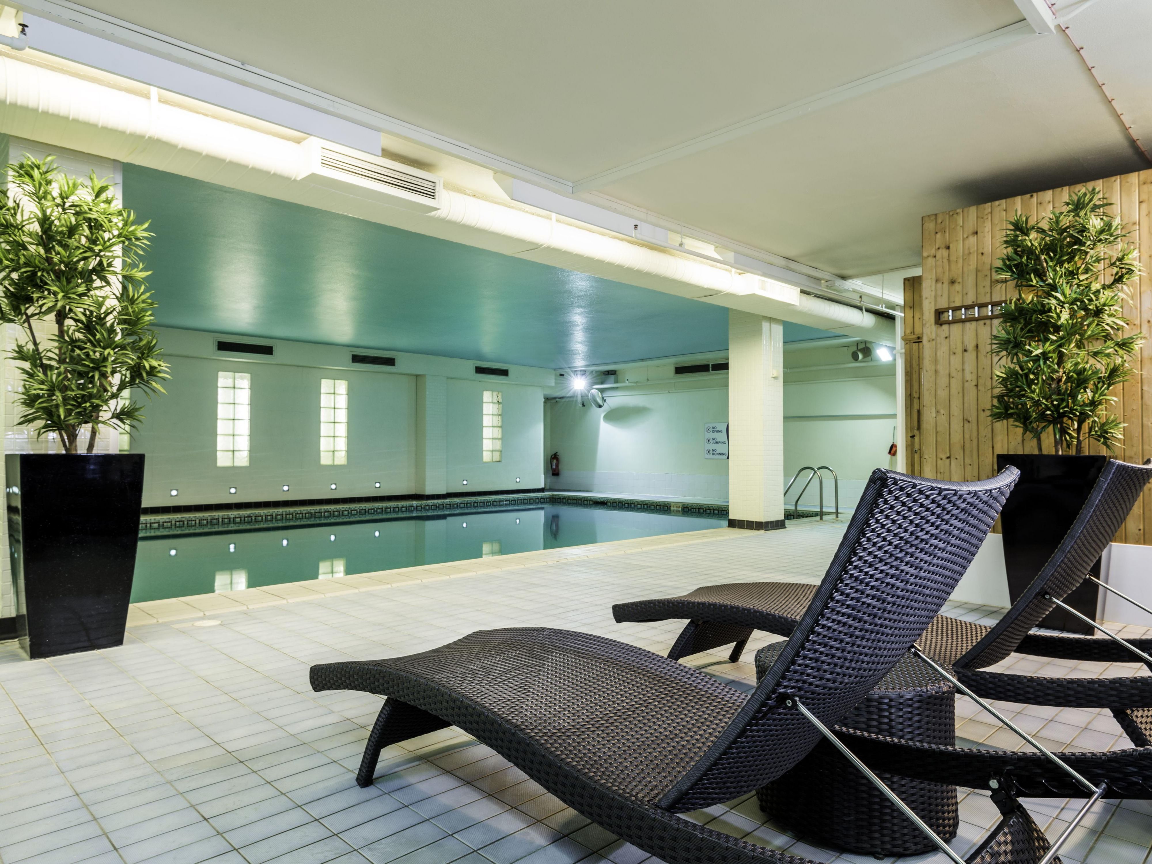 Relax and unwind at our health and fitness club, with a fully equipped gymnasium, heated indoor swimming pool and steam room. Complimentary access for all hotel guests.