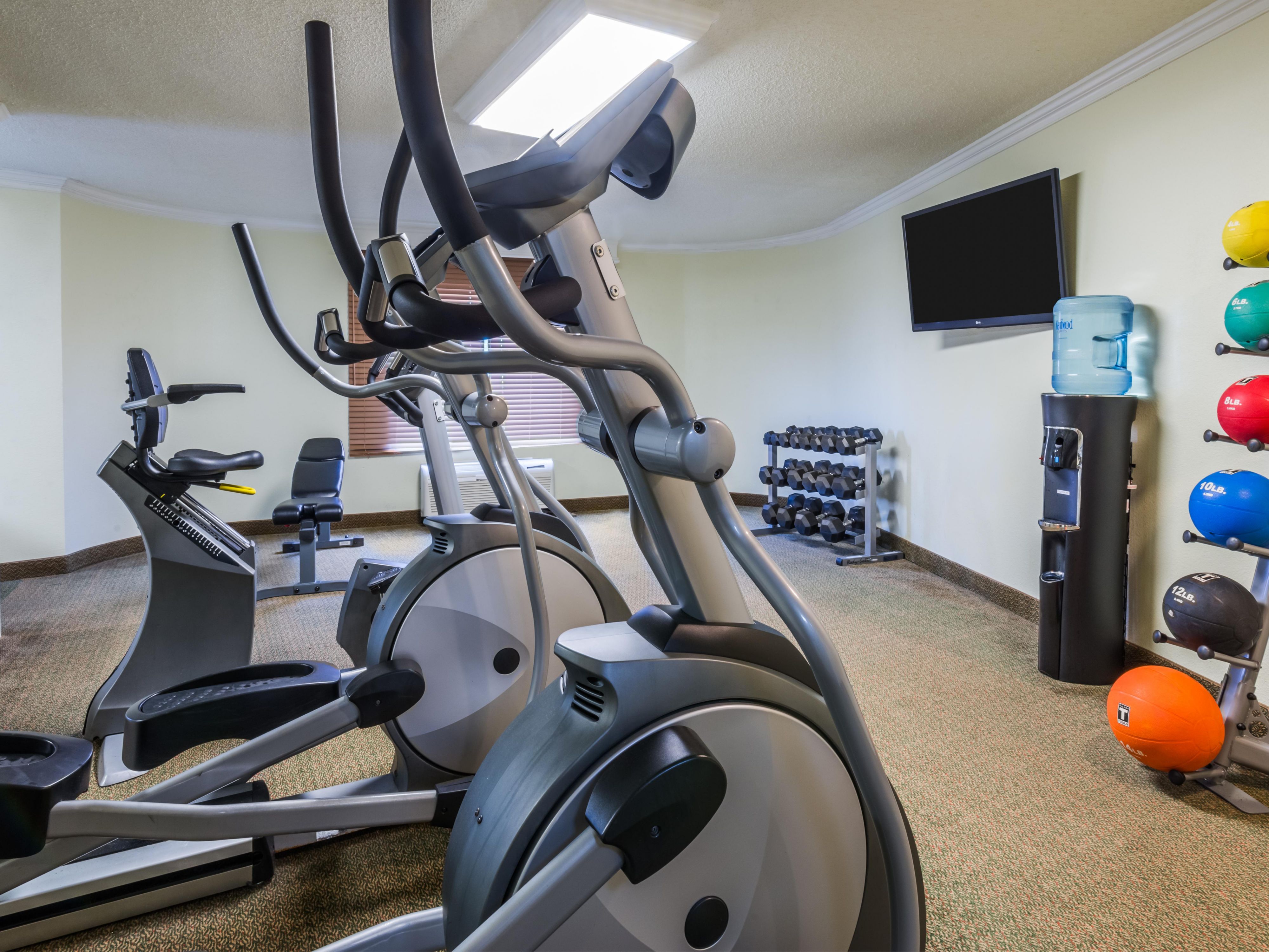 At our Mobile, Alabama hotel near the cruise terminal, we go the extra mile to make your stay stress-free. Enjoy free Wi-Fi and parking, plus access to our Fitness Center and outdoor pool. Take in stunning city views from the 17th-floor SkyView Lounge, or dine at Lafayette Restaurant, where kids under 12 eat free. Your comfort is our top priority.