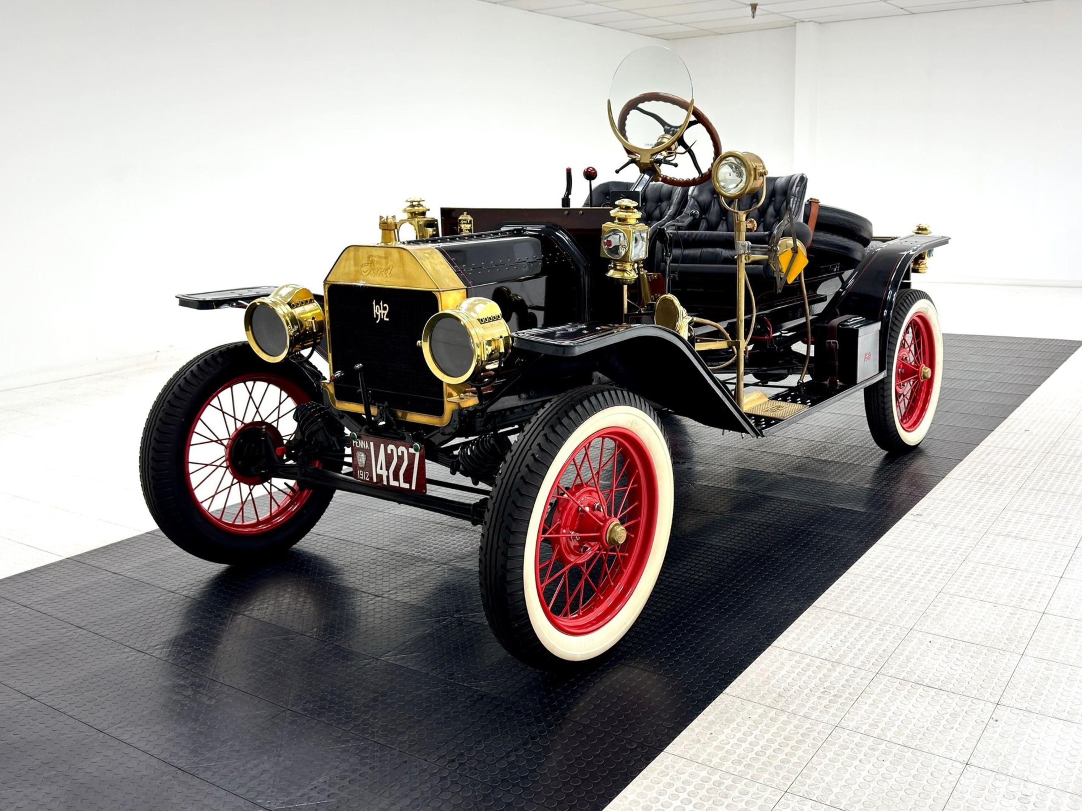 Visit the permanent Classic Auto Mall Museum located within the hotel's parking lot. View cars from early 1900 Vintage models to Muscle cars. You could even have the chance to take your dream car home! Many are for sale! Share car-related memories with your family and friends! Open Monday through Saturday; closed on Sundays.