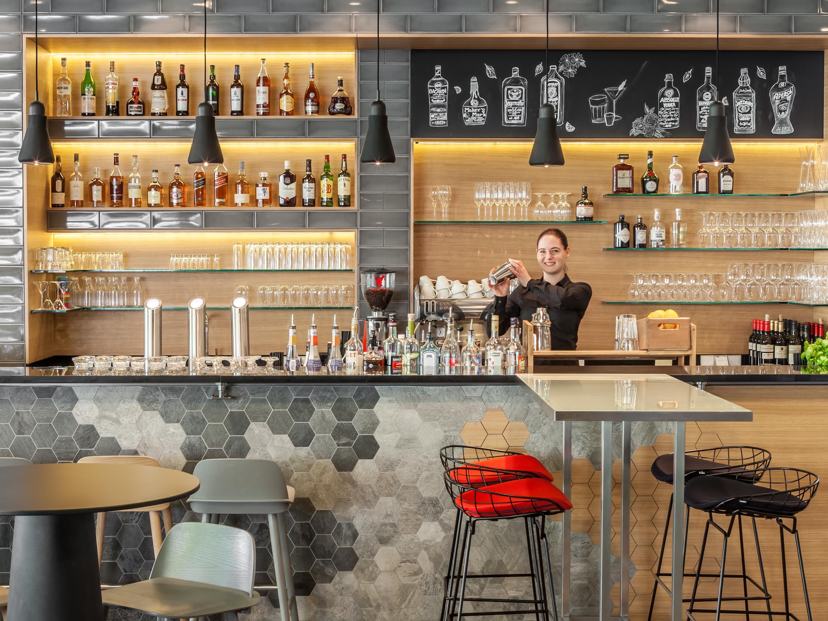 You have a small team but big plans for a legendary Christmas party? Then our public Christmas celebrations are just what you’re looking for! Celebrate together with other companies
on November 28 or December 13, 2025 in our festively decorated venue. Enjoy an great X-Mas party with delicious food and drinks.