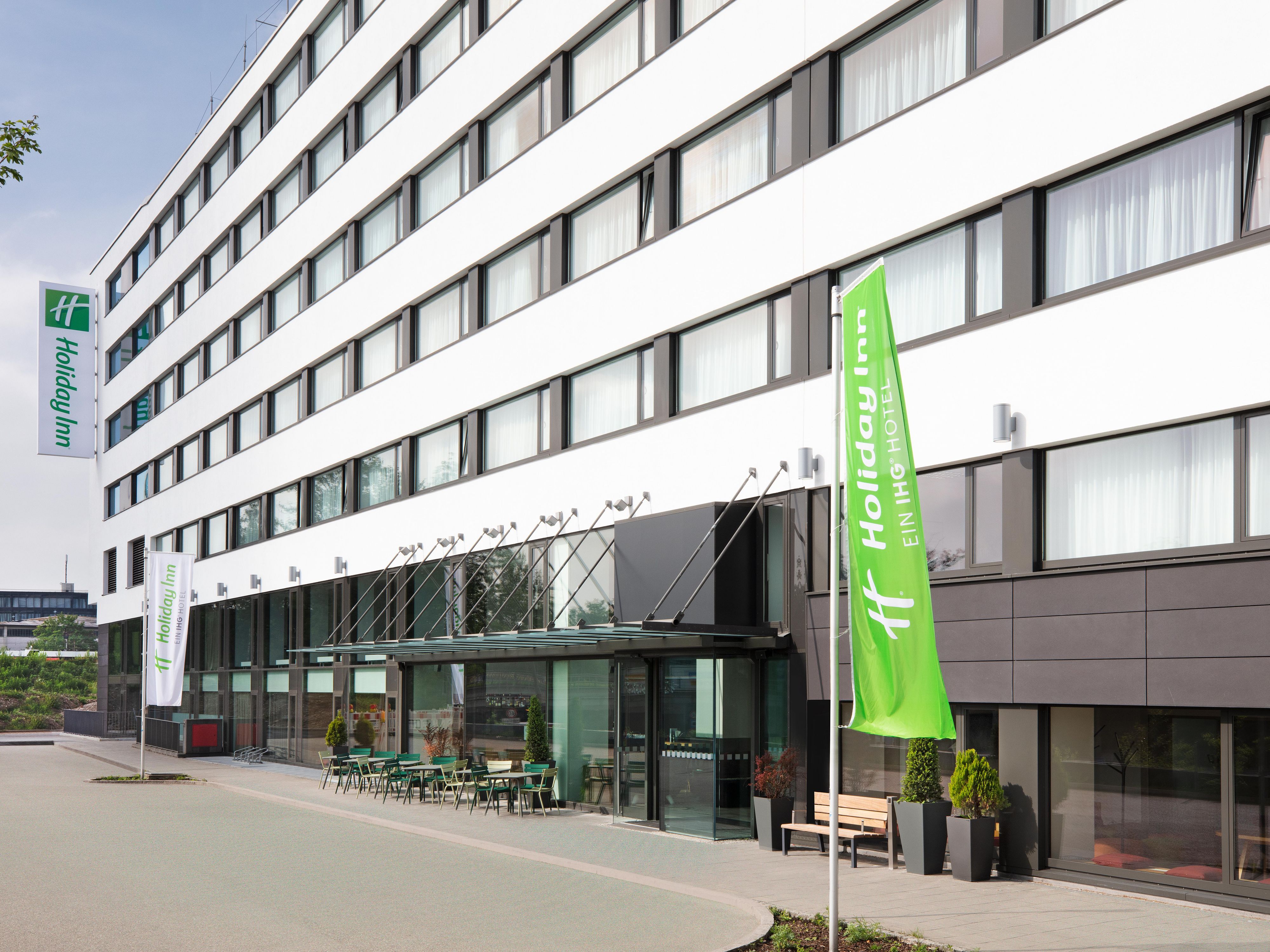 Exterior and terrace at Holiday Inn Munich - Leuchtenbergring.