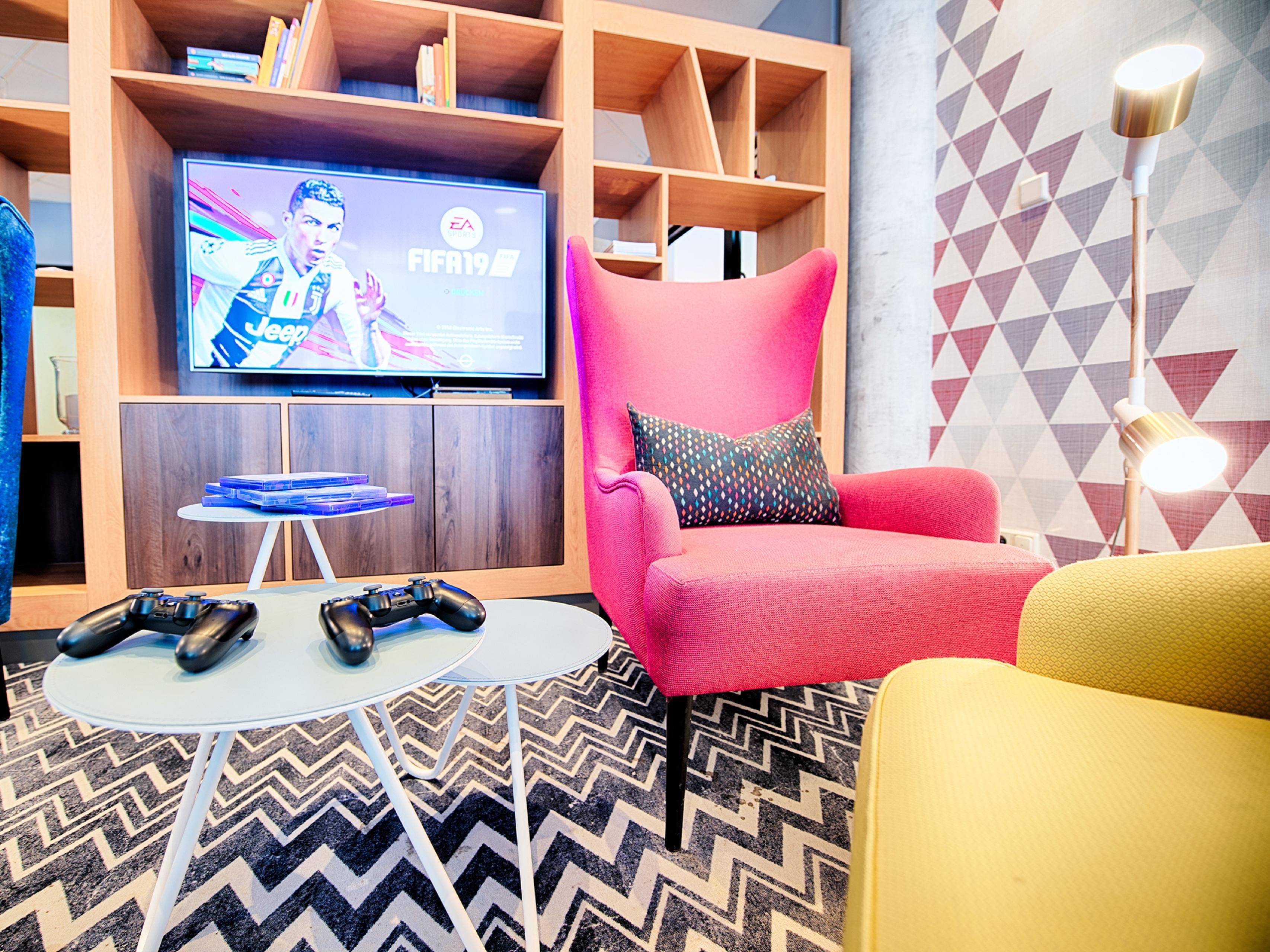 There's no room for boredom in our lobby! Whether it's the PlayStation for the grown-ups or other activities for the little ones, we offer fun for the whole family. Relax while the kids enjoy themselves, or join in for a quick gaming break. Entertainment for all ages is guaranteed!