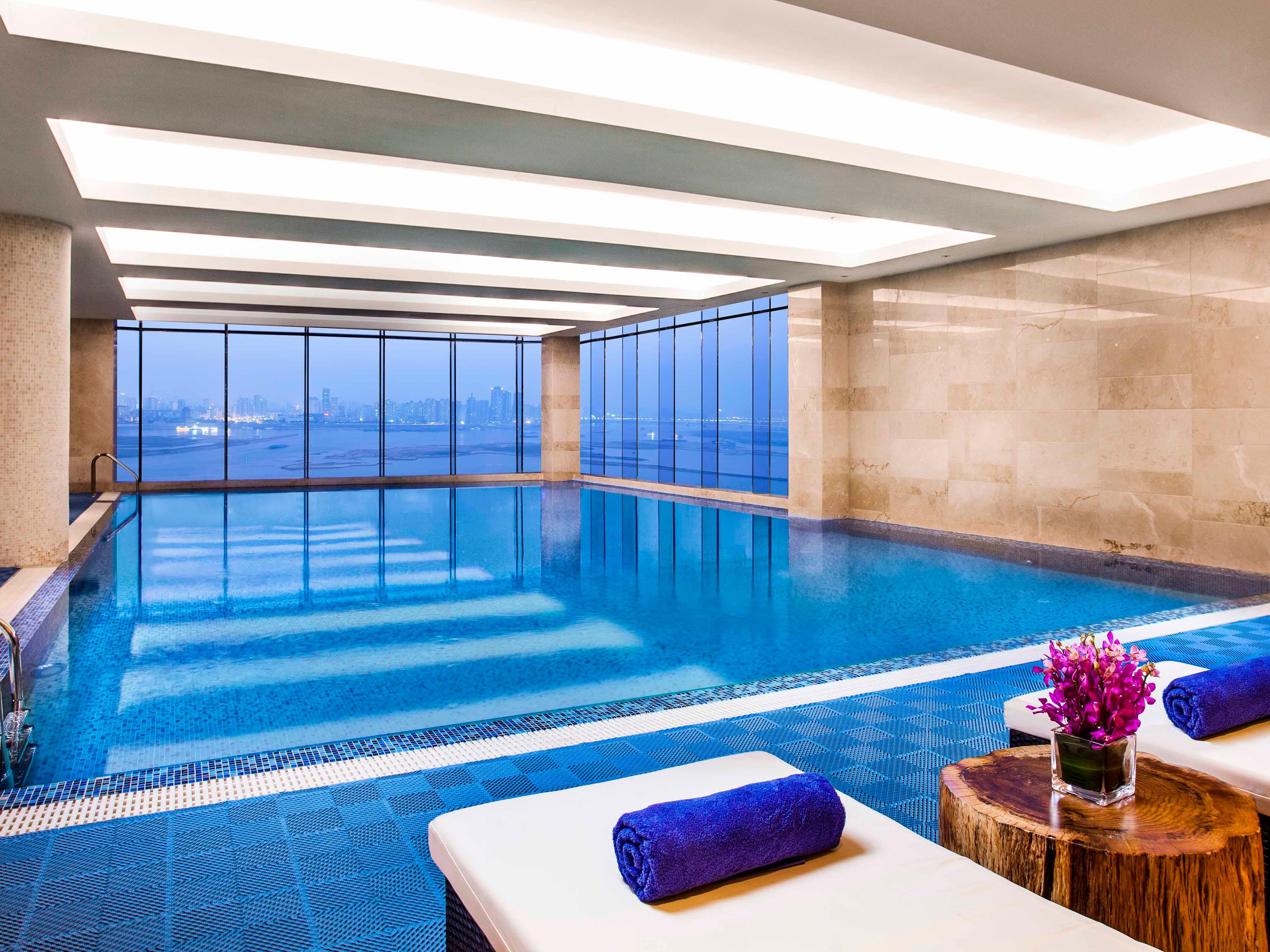 室内恒温游泳池