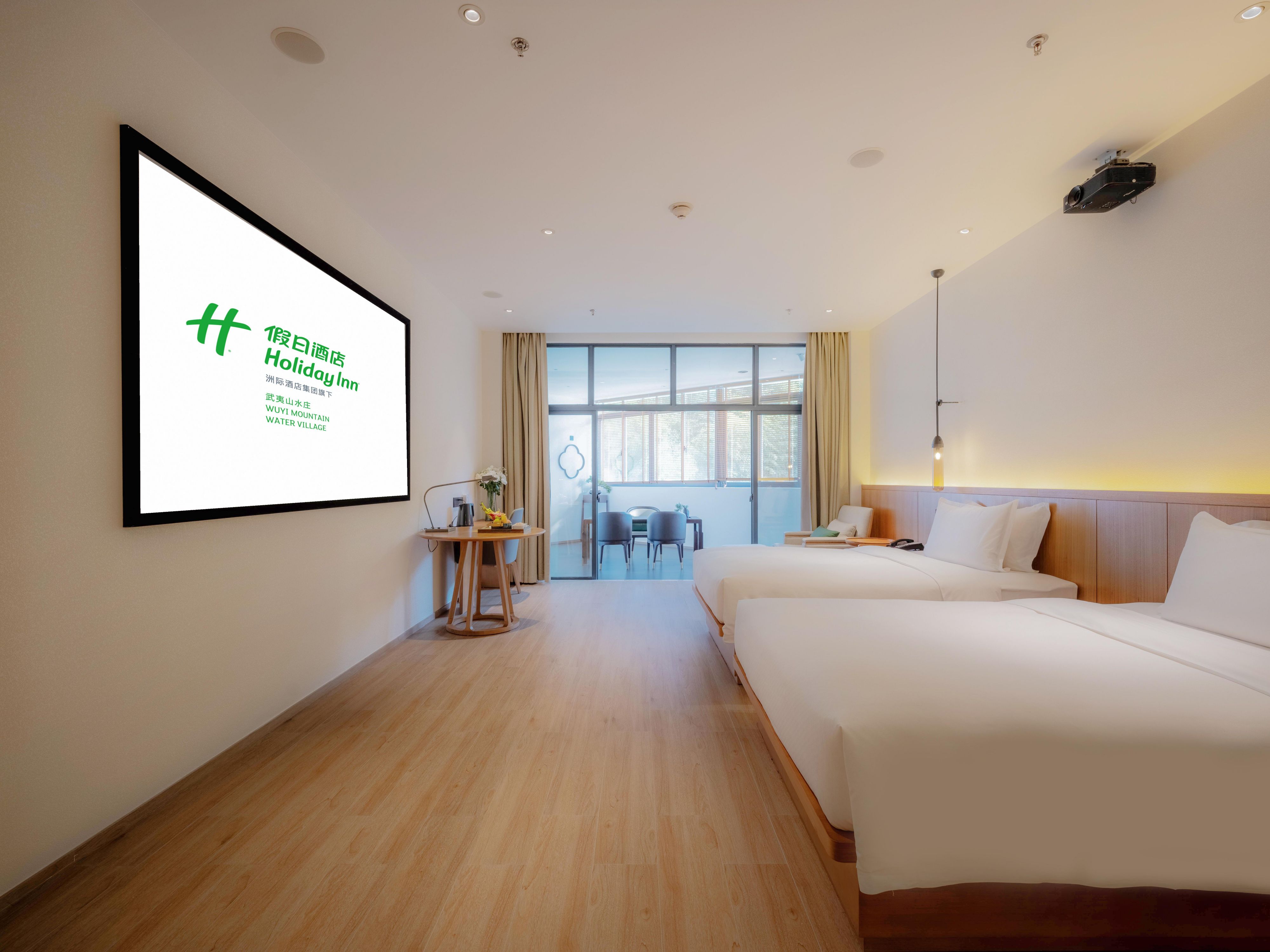 酒店拥有116间舒适的客房及套房，每间
客房都注入个性和活力的设计风格且配
有软硬双枕、高速网络及爱黛洗浴用品 。