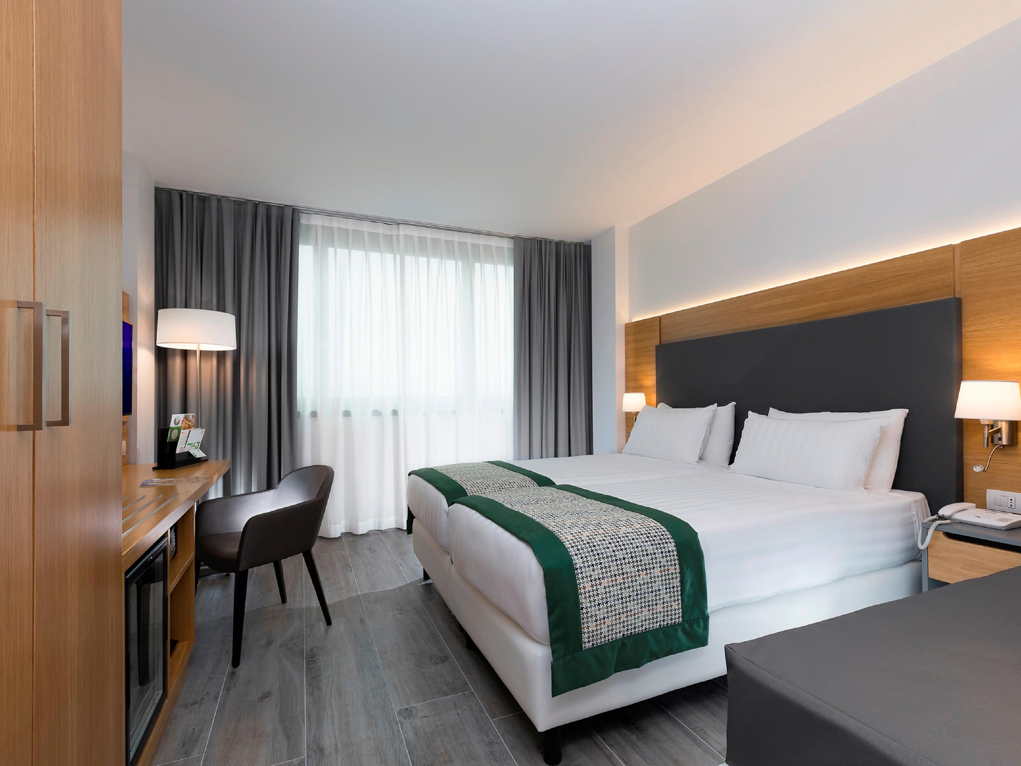 2 Single Beds Premium with Sofa Bed