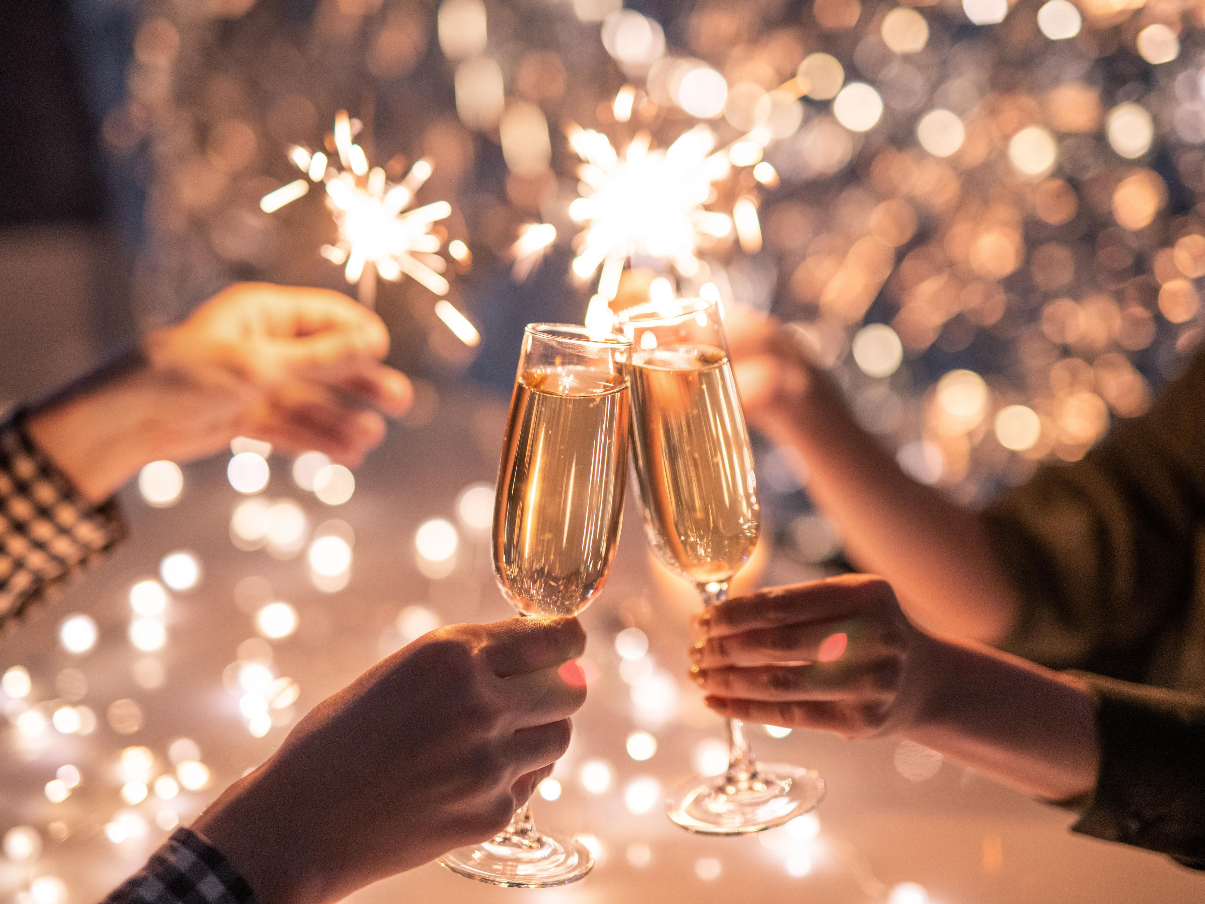Ring in 2026 in Nashville with our New Year’s Eve Celebration Package. Enjoy overnight accommodations with party admission for two, a live viewing of Nashville’s Jack Daniel’s NYE Big Bash, a live DJ, lite bites, drinks, party favors, complimentary self-parking, and a midnight toast.