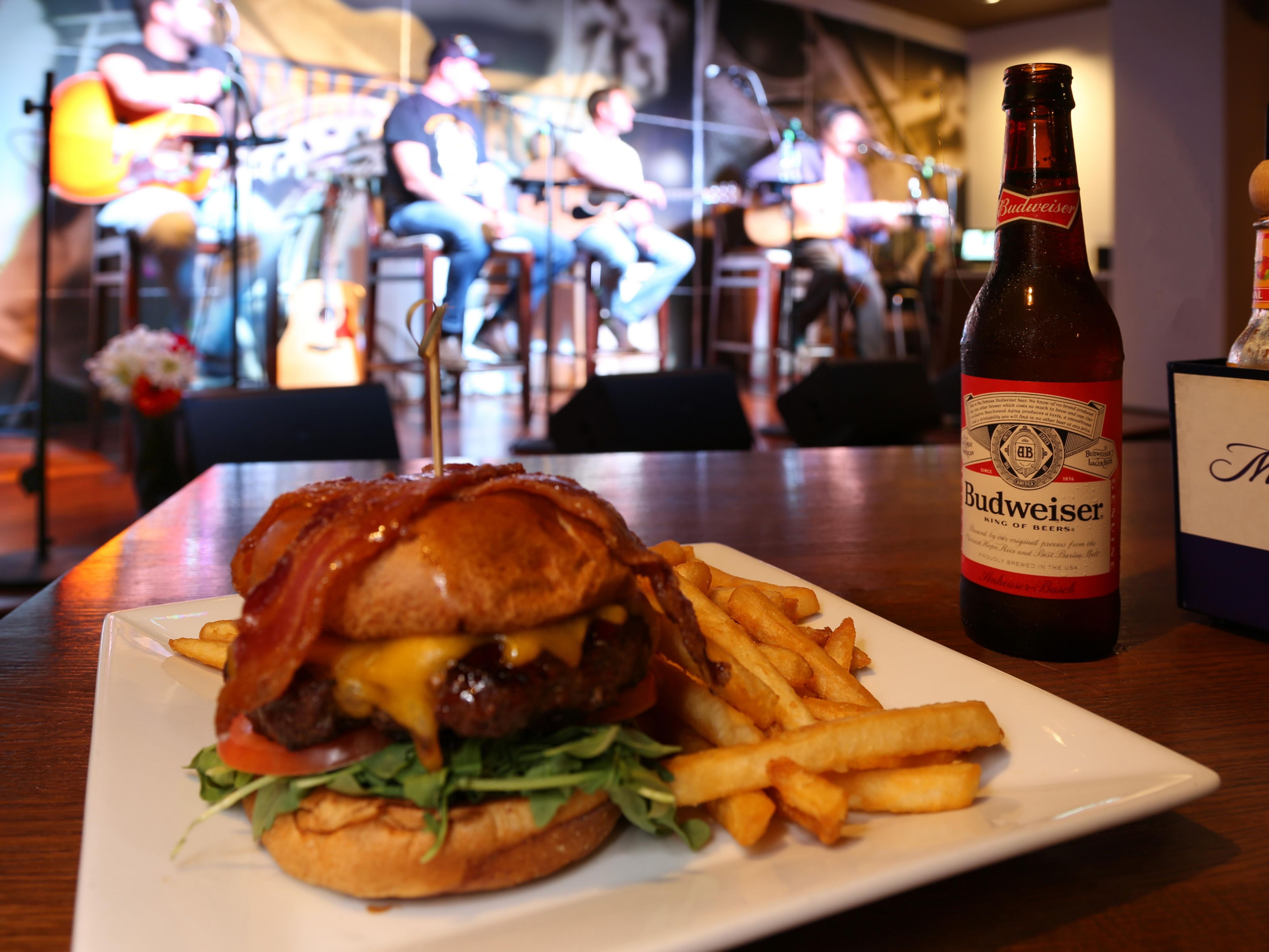 Experience live music and delicious dining at the Commodore Grille, our on-site restaurant featuring Nashville’s best local talent. Enjoy classic American cuisine, craft cocktails, and a welcoming atmosphere, perfect for unwinding after a busy day. Don't miss our famous songwriter nights, where top artists share their original music.