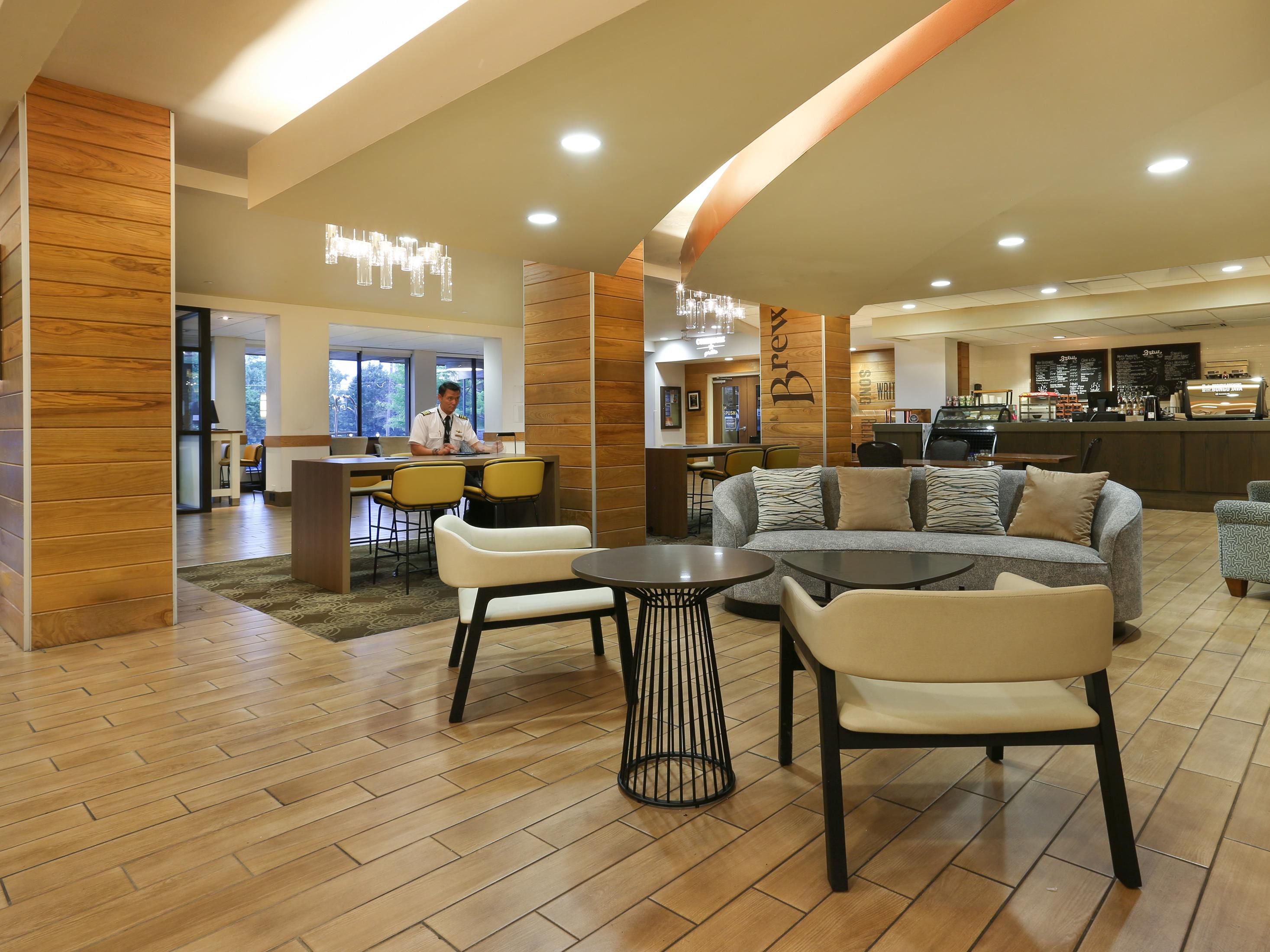 Enhance your stay in Nashville at our hotel near Vanderbilt University with top amenities. Savor breakfast and dinner at our onsite restaurant, stay active in our 24/7 Fitness Center and seasonal outdoor pool, and enjoy event space and free Wi-Fi.