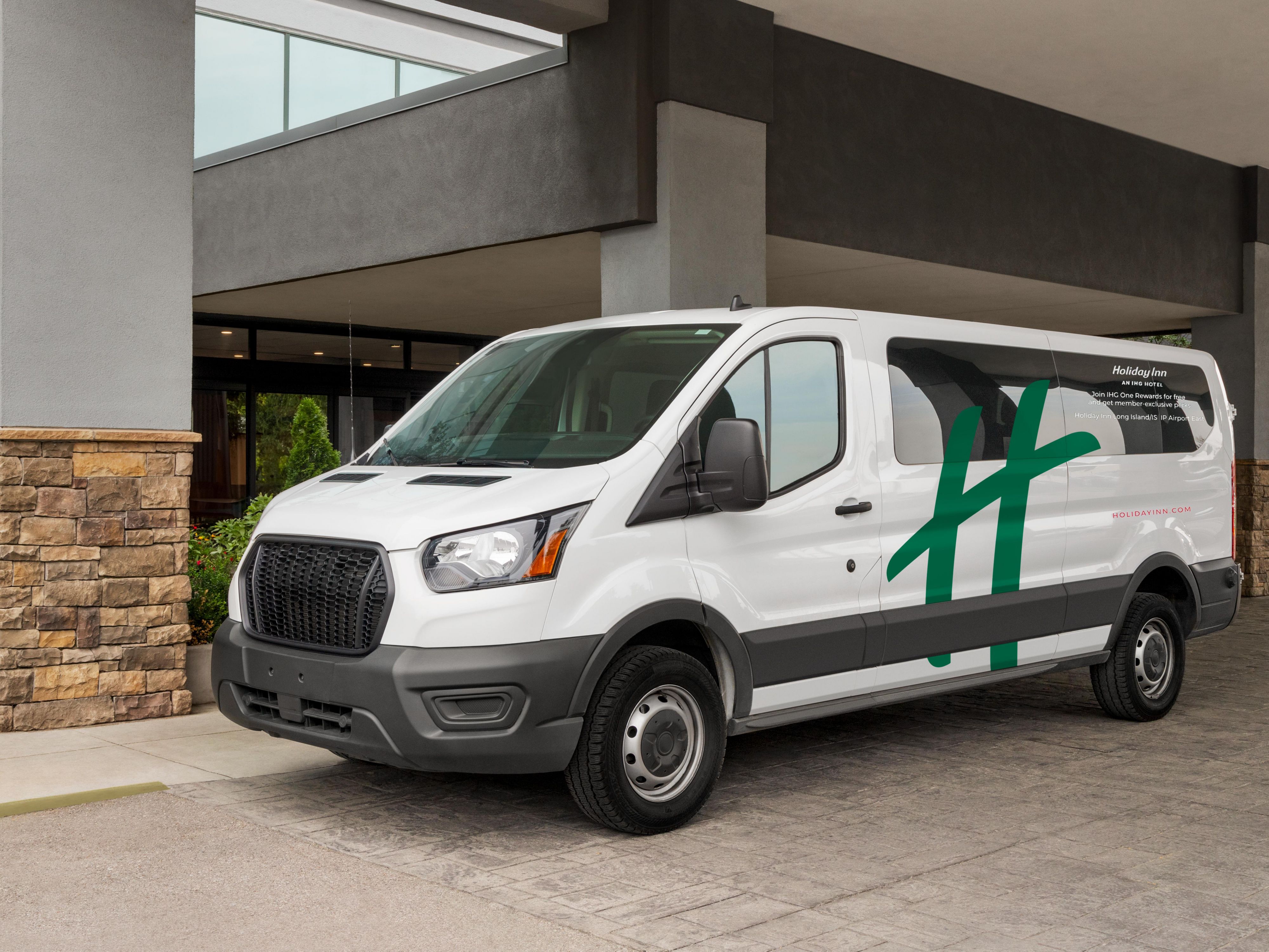 Take advantage of our convenient  shuttle service from the hotel to Broadway/Honky Tonk Row. Running daily from 9:00 AM to 8:30 PM, our shuttle operates every hour from 9:00 am  to 5:30 pm and every 30 minutes from 5:00 pm to 8:30 pm, ensuring you can easily enjoy all the vibrant attractions Nashville has to offer.