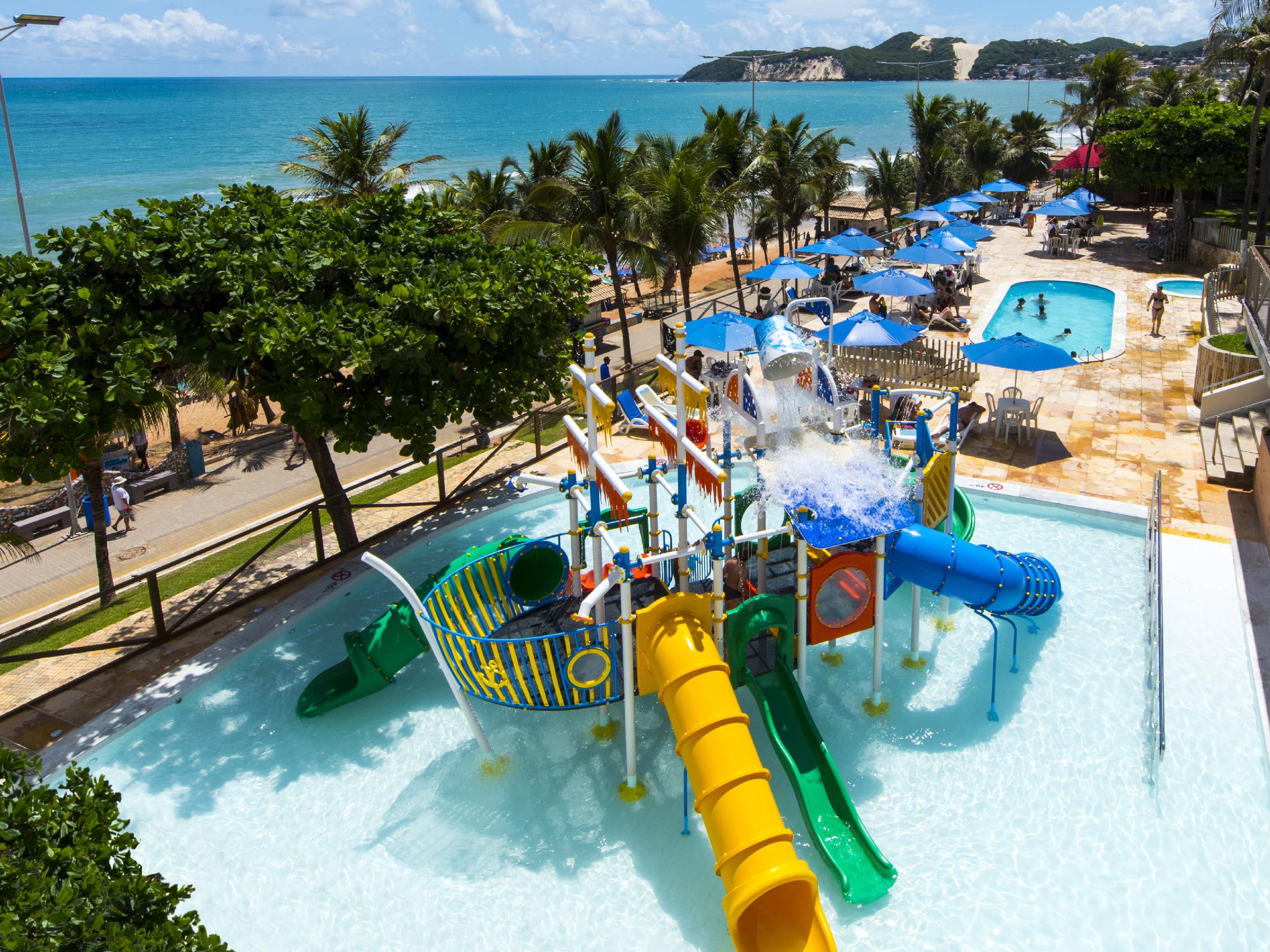 Guests at Holiday Inn Natal have free access to Praiamar Beach Club, on the seafront of Ponta Negra Beach and just 15 minutes from the hotel. Praiamar Beach Club has a children's water park, adult and children's pools, restaurant, games room, playground, direct access to the beach, in addition to handicraft and beachwear stores.