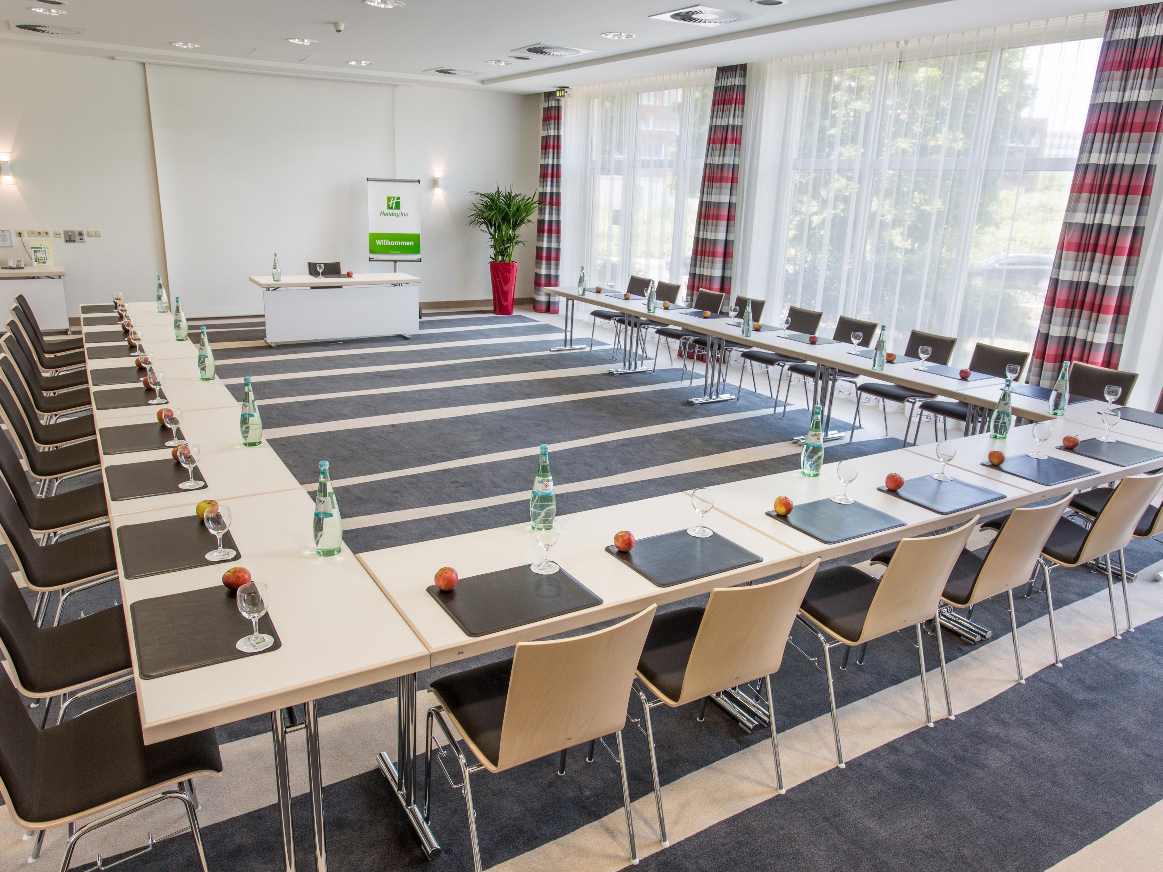 We know that organizing sustainable events is an important aspect of meetings and events, which is why we are pleased to introduce our new Meeting for Good program! As part of this program, we have a number of initiatives that focus on reducing waste, supporting local organisations and saving energy.