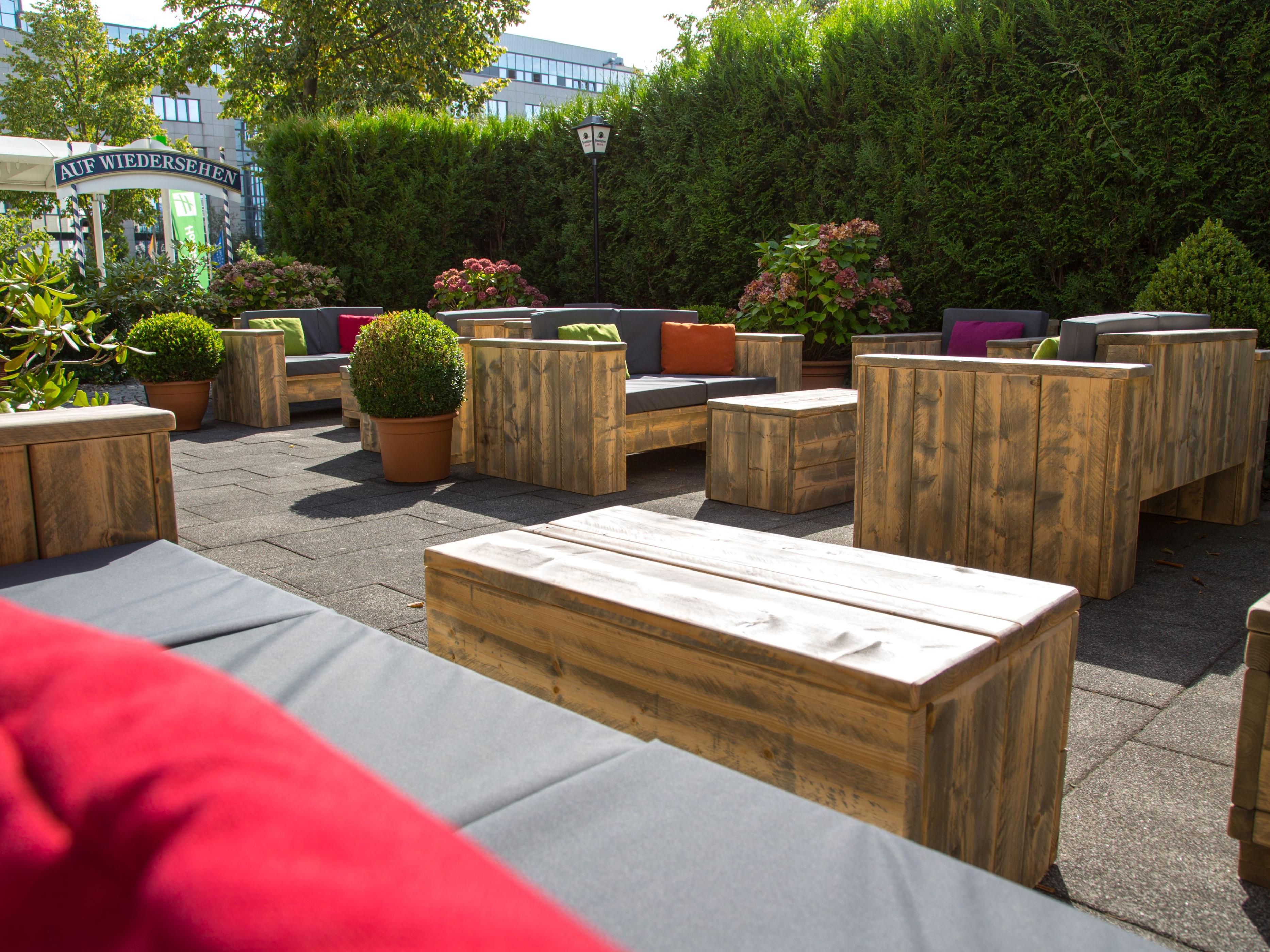 在我们的啤酒花园里保持放松，让自己焕发活力。