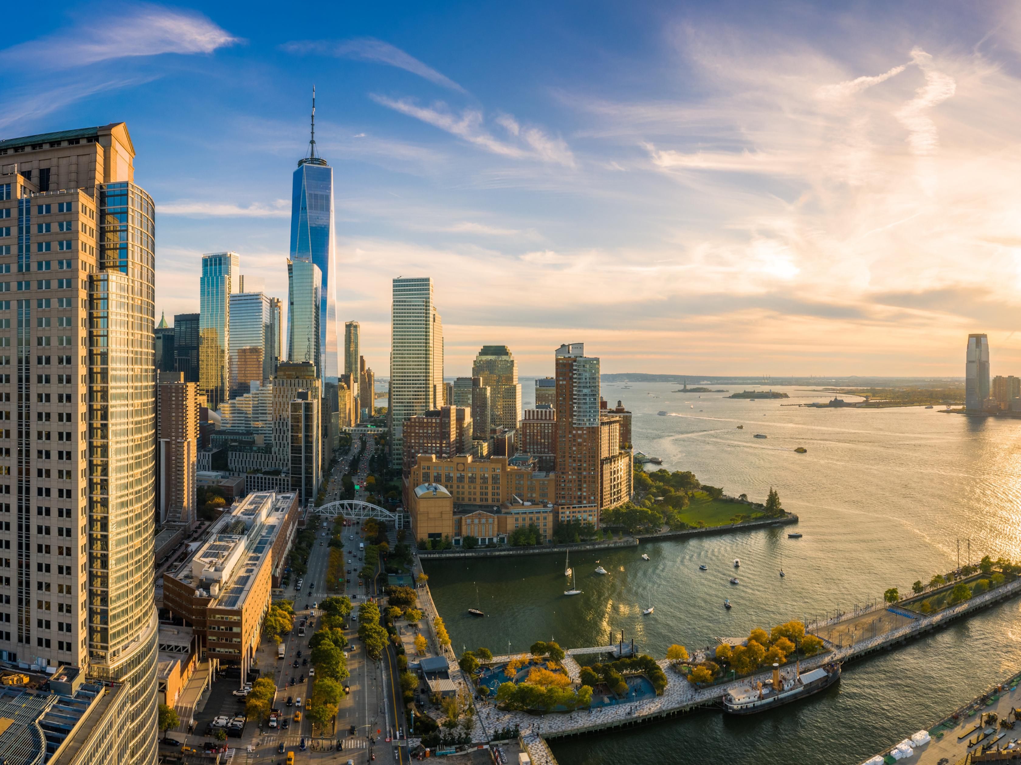 Planning to attend a show at The Pier 17? We’re just a 15-minute walk away making us the ideal place to stay for a night of live music and entertainment. Whether you already have tickets or are looking for something fun to do in the area. Our comfortable accommodations put you right near the action with easy access to nearby dining & nightlife. 