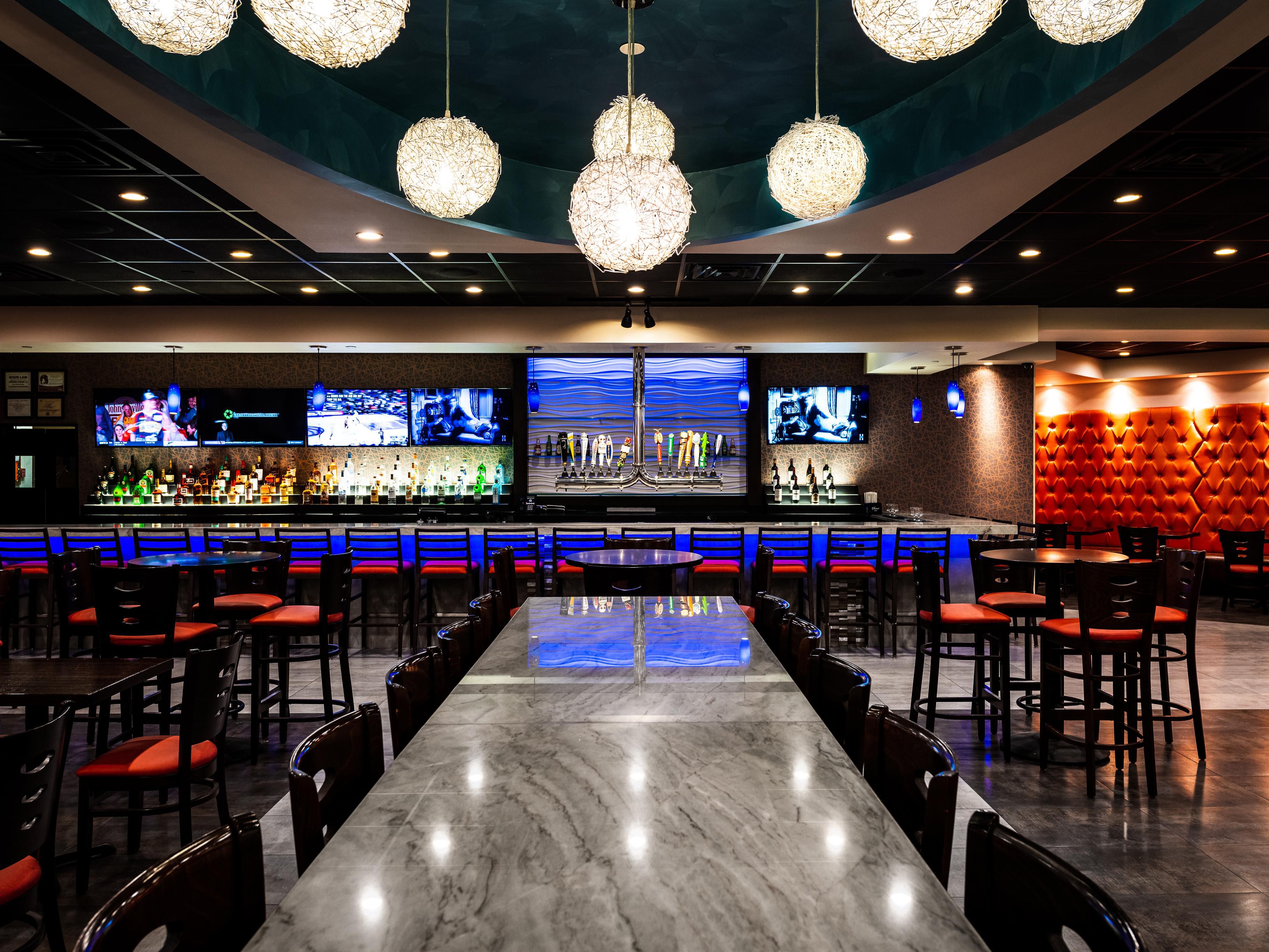 Our casual sports-themed restaurant, Ted’s Food Drink Lounge, offers American comfort food with local flair and friendly service. From shared plates to pizza, salads, homemade soups and more, it’s the perfect spot to unwind after a long flight or a busy day. Sip on beer, wine or cocktails, and enjoy lively weekday happy hours.