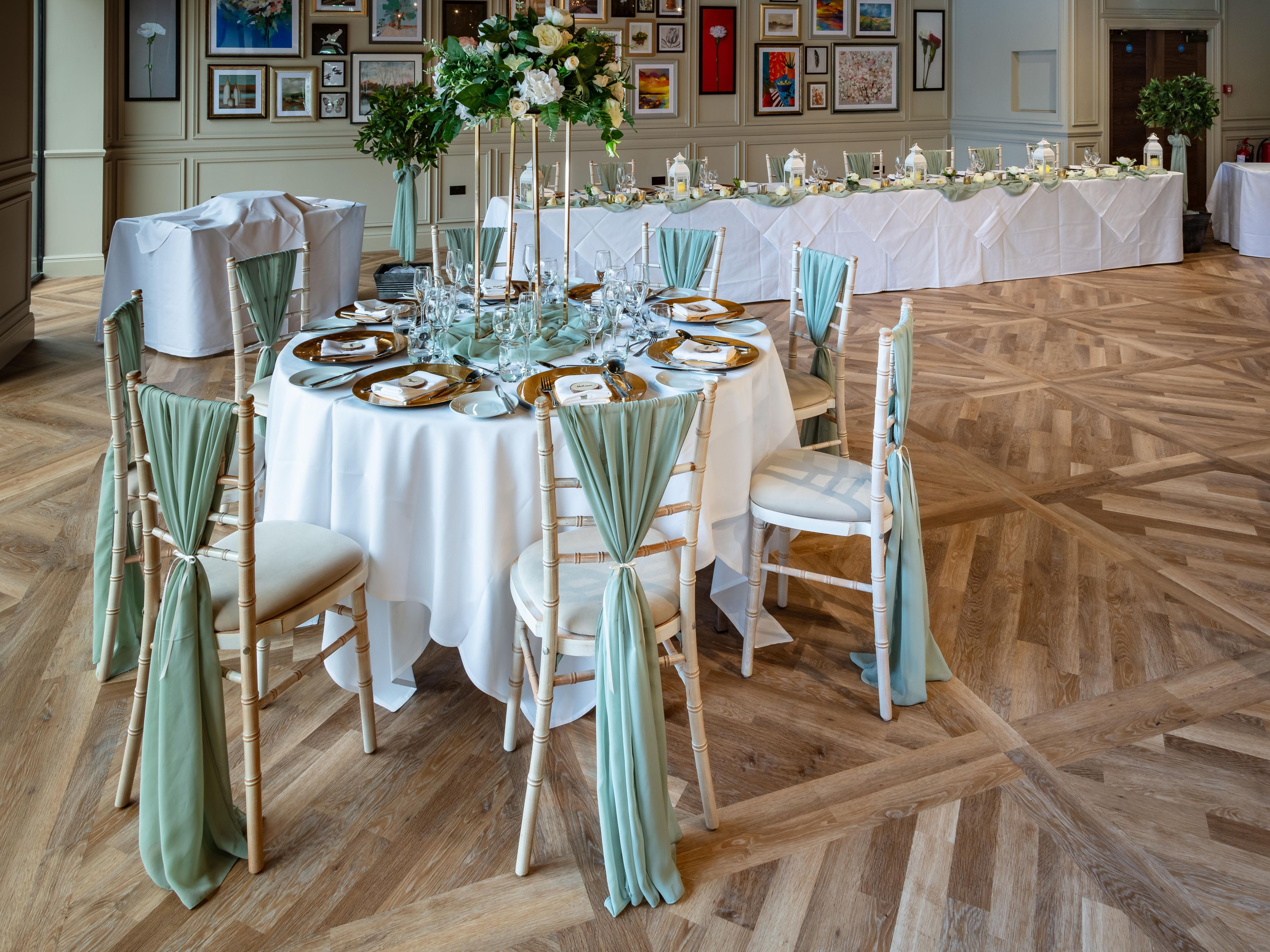 If you are looking for a contemporary setting for your wedding, then look no further than Holiday Inn Newcastle Gosforth Park. This hotel has everything you need for your perfect wedding day. We will treat your wedding day as a special event, unlike any other day. 