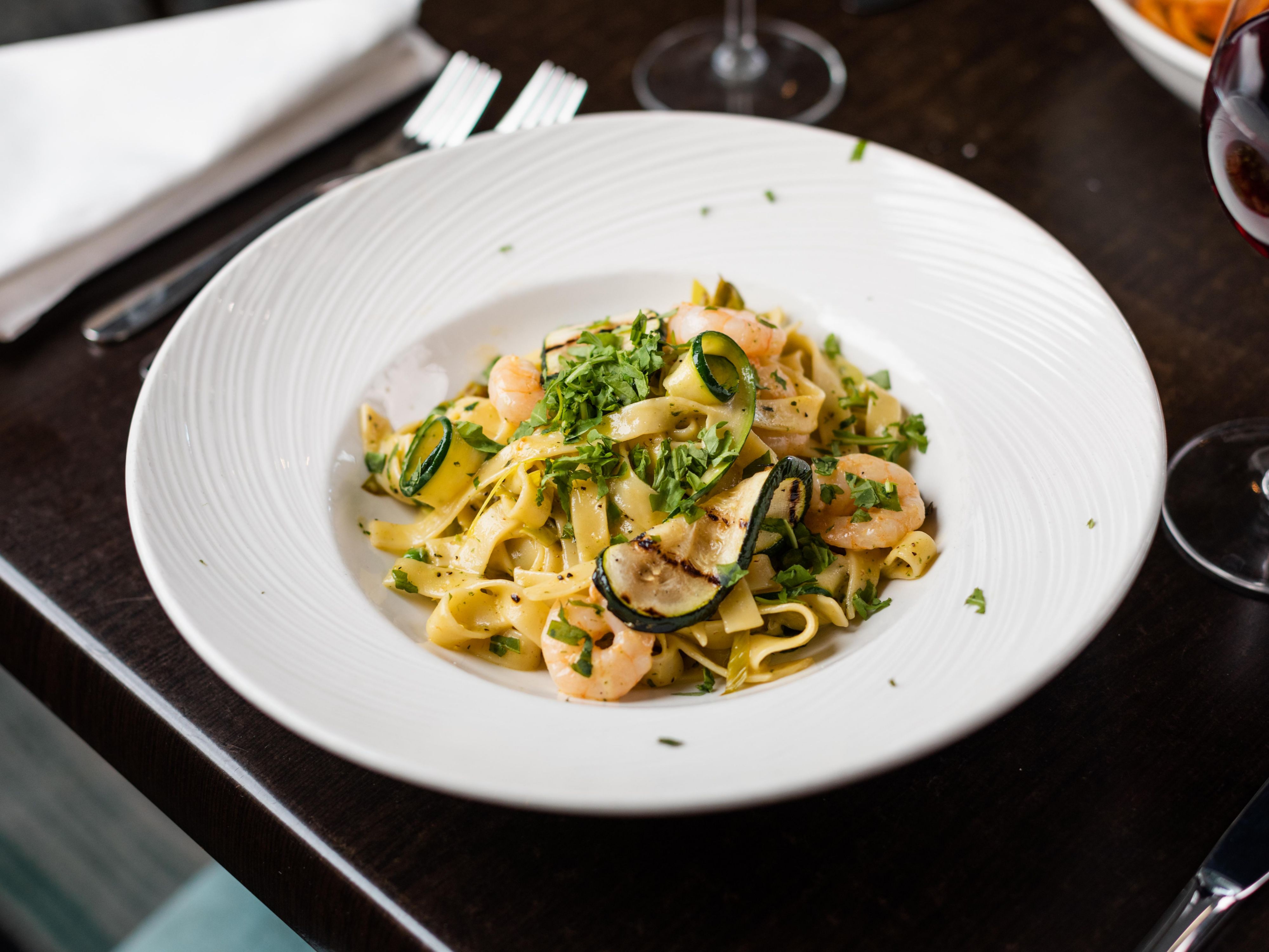 Enjoy a delicious Pizza or Pasta including a bottle of house wine to share at Fratello's restaurant based within the Holiday Inn Jesmond