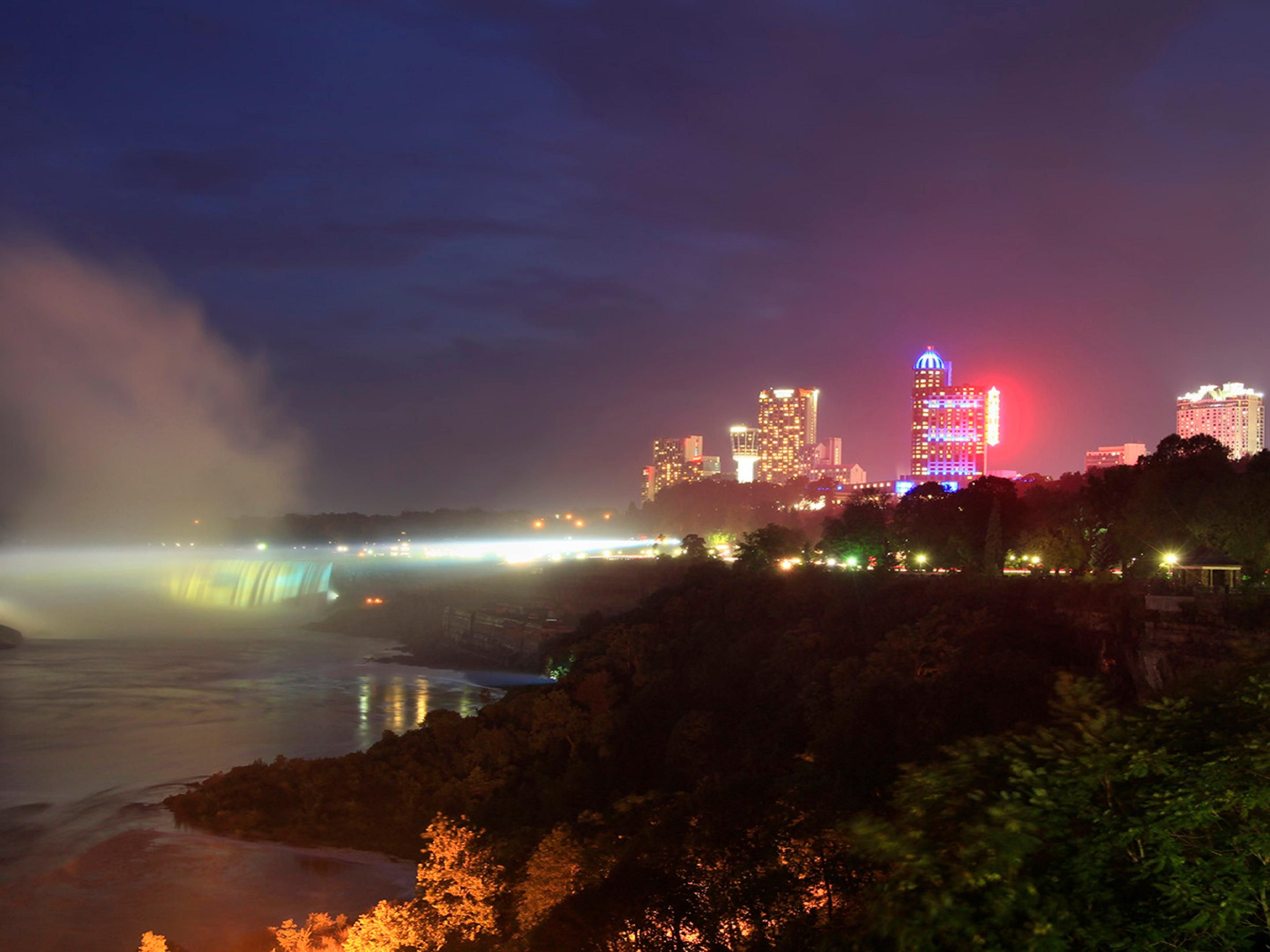 Welcome to the closest hotel within walking distance of Niagara Falls. We are also conveniently located close to many exciting attractions. Ride to the top of the adjacent Skylon Tower for the best view in town or walk over to the Fallsview Casino. We are also located very close to the IMAX Theatre, Clifton Hill, and Queen Victoria Park.