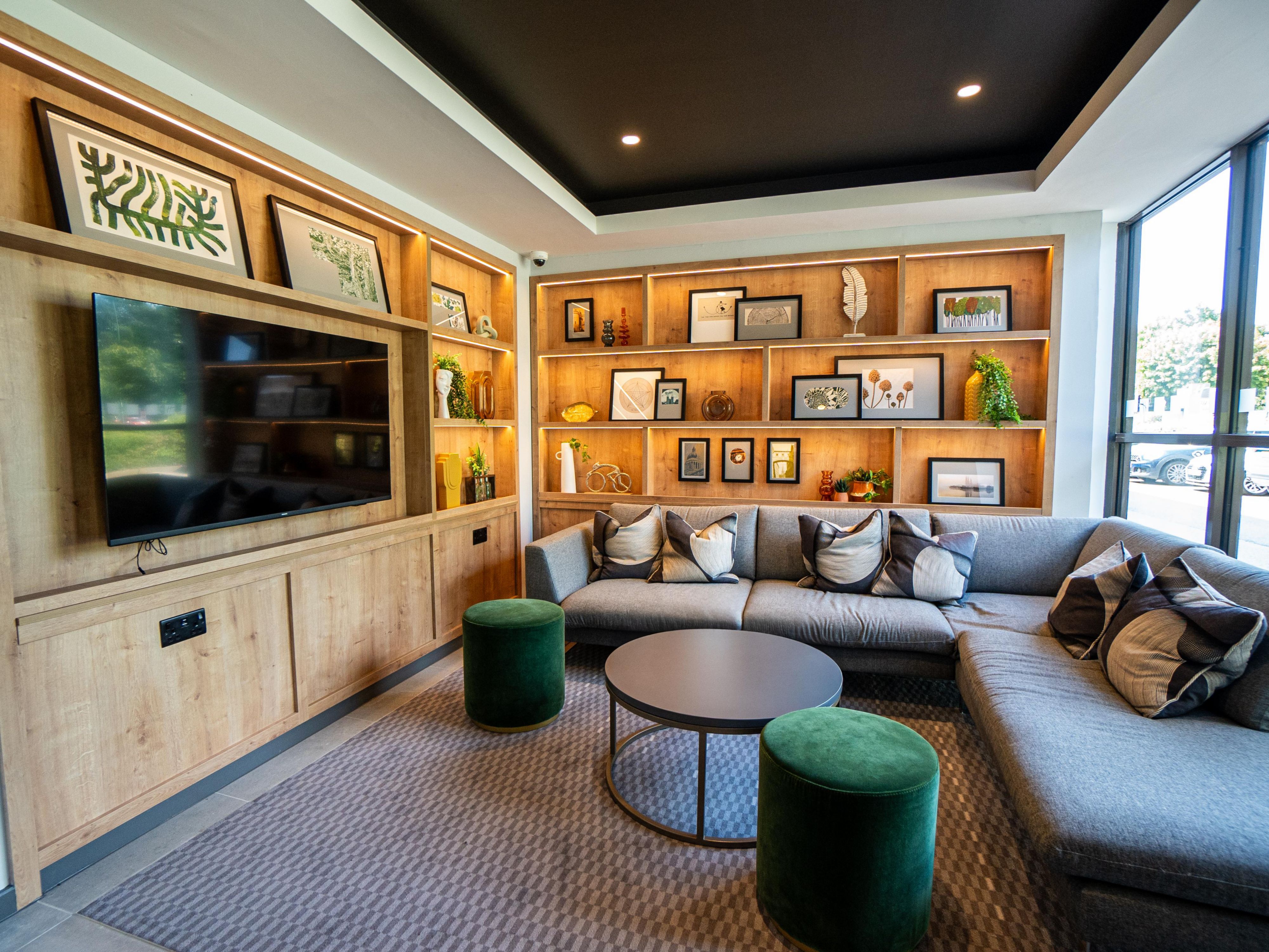 Enjoy a comfortable co-working space for just £10 a day*, complete with unlimited refreshments and a tasty lunch. Whether you're freelancing, studying, or need a break from the office, we've got everything you need for a productive and relaxed workday.