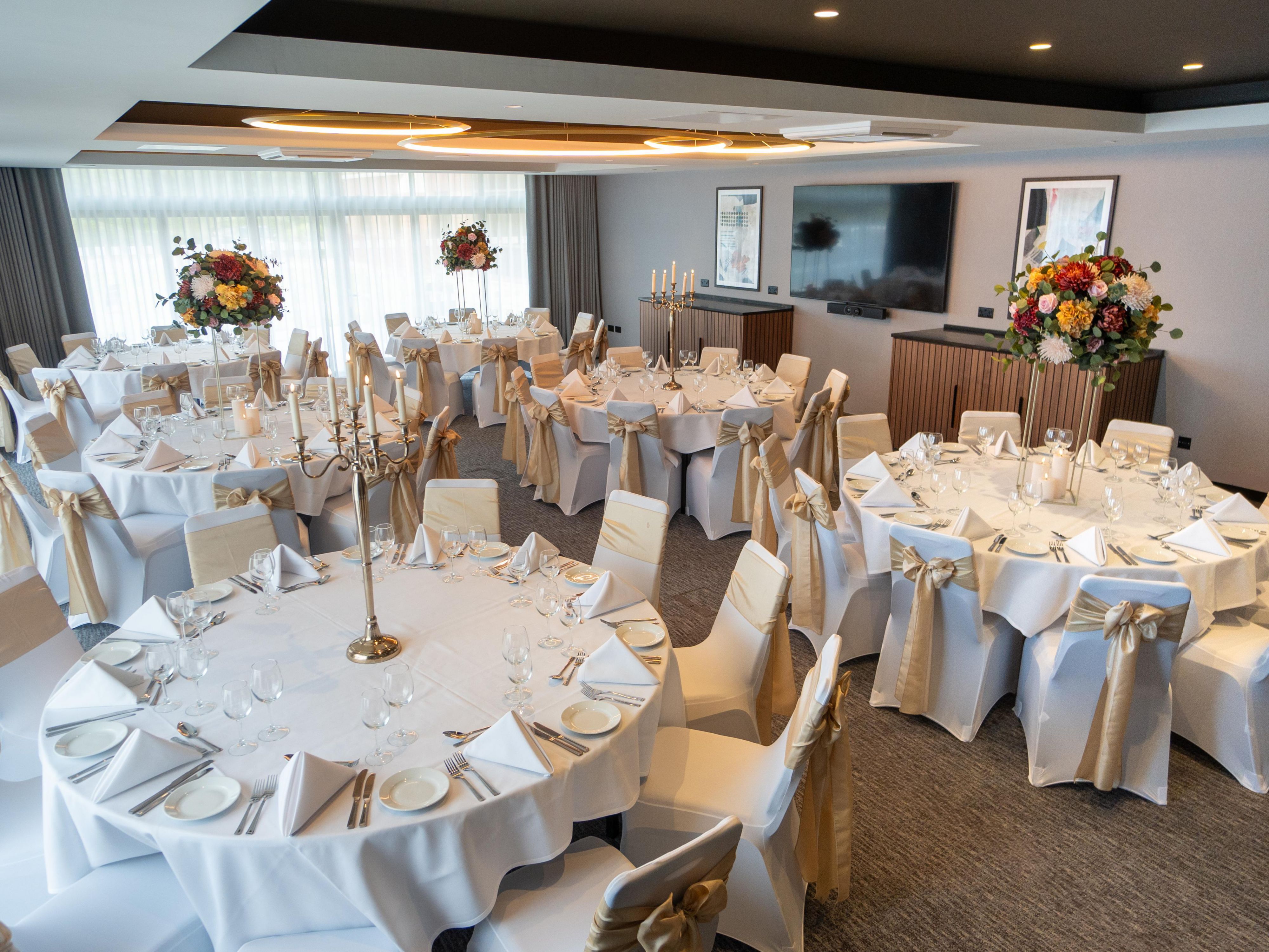 Tying the knot? Inspire your special day by joining us at Holiday Inn Nottingham at our Wedding Showcase event. Explore our exclusive wedding venue whilst enjoying a glass of fizz and canapes. Plan your special day with the help of our friendly team between 12pm-3pm on the 1st March 2026.
