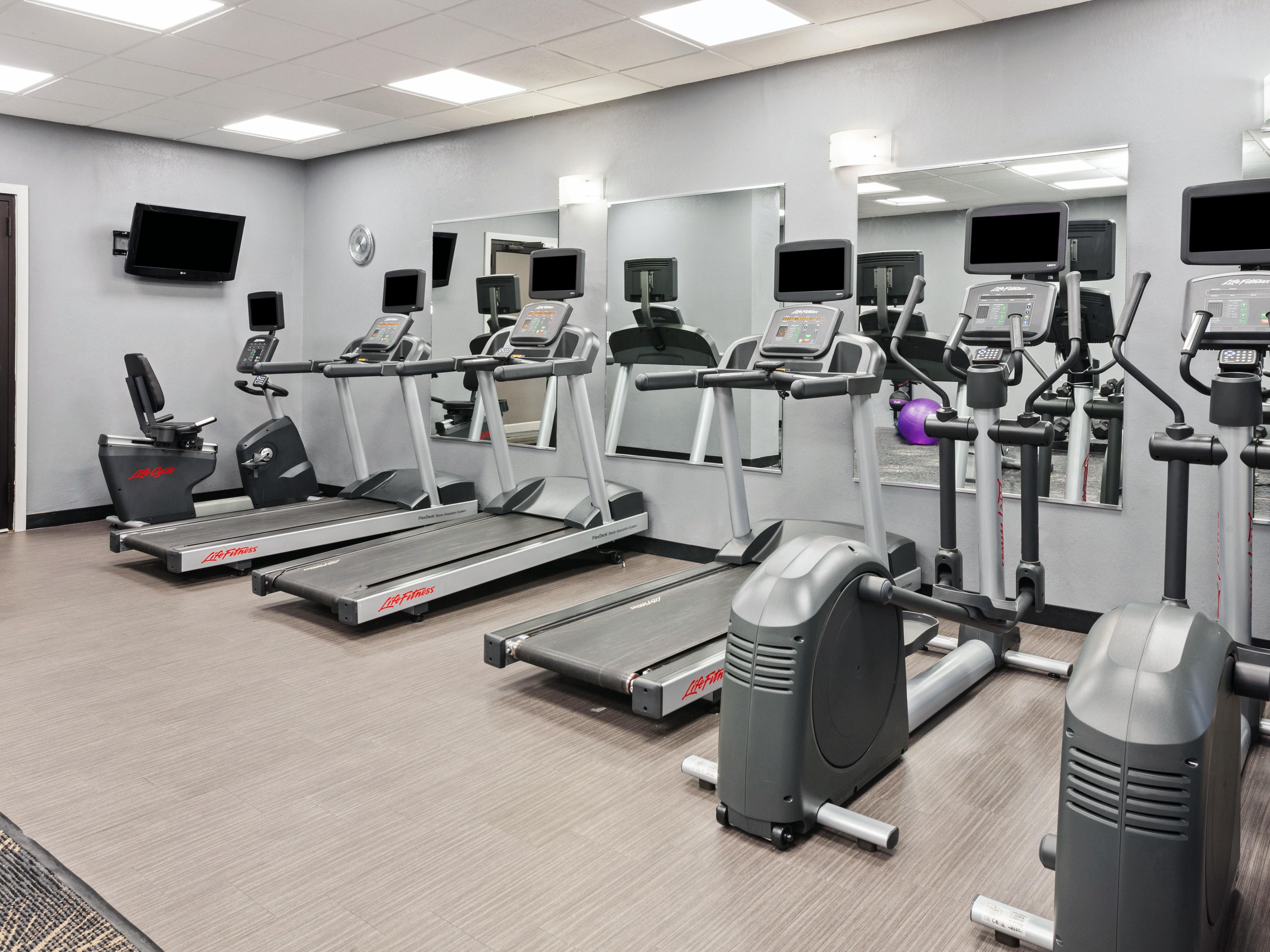 Get a real workout at our fully-equipped, on-site fitness center! From our advanced elliptical machines, stair steppers, stationary bikes, and treadmills, to our assortment of free weights, there are so many ways to stay fit when you book a room at the Holiday Inn Chicago Oakbrook hotel!