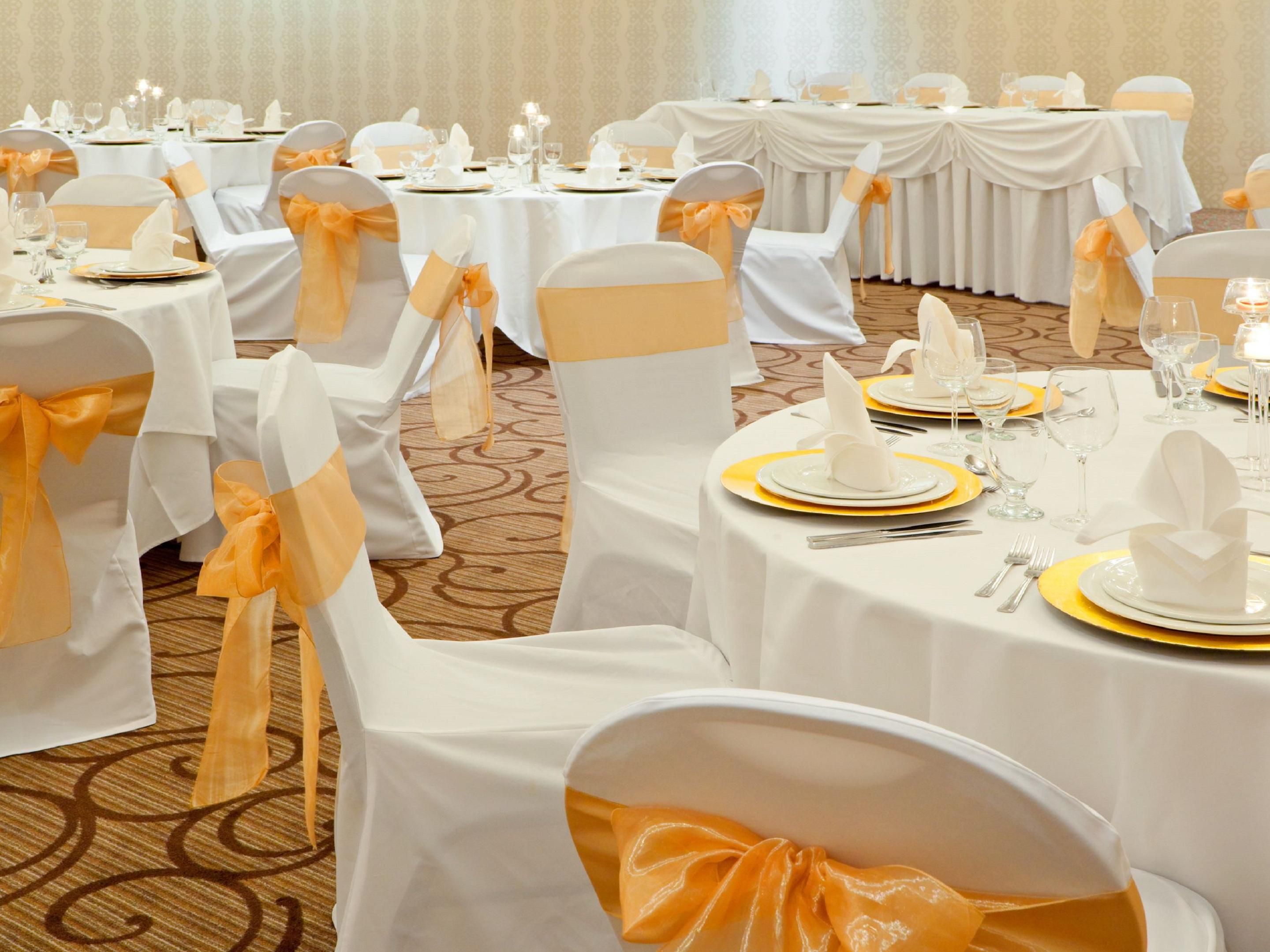 Elevate your event with customized catering. From gourmet menus to impeccable service, every detail is designed to impress. Whether it's an elegant banquet, corporate meeting, or lively social gathering, our expert culinary team creates an unforgettable dining experience that turns every occasion into a culinary masterpiece. 