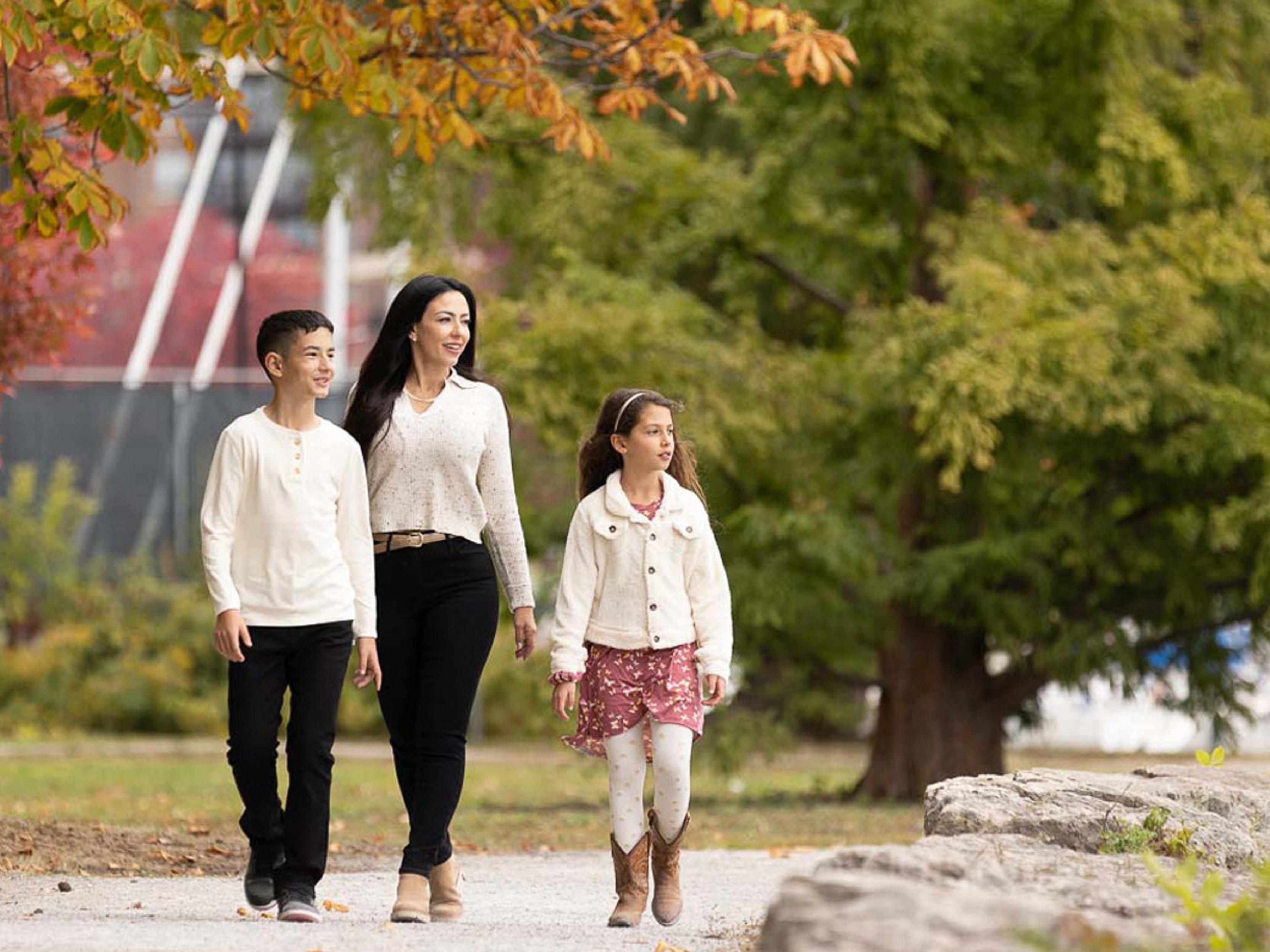 Nestled in beautiful Oakville, our hotel is centrally located between Toronto and Niagara, offering convenient access to some of Ontario’s most exciting attractions. Near major highways, the Oakville GO & VIA Train Station, and Oakville’s vibrant downtown, we are your gateway to the best of Oakville! 