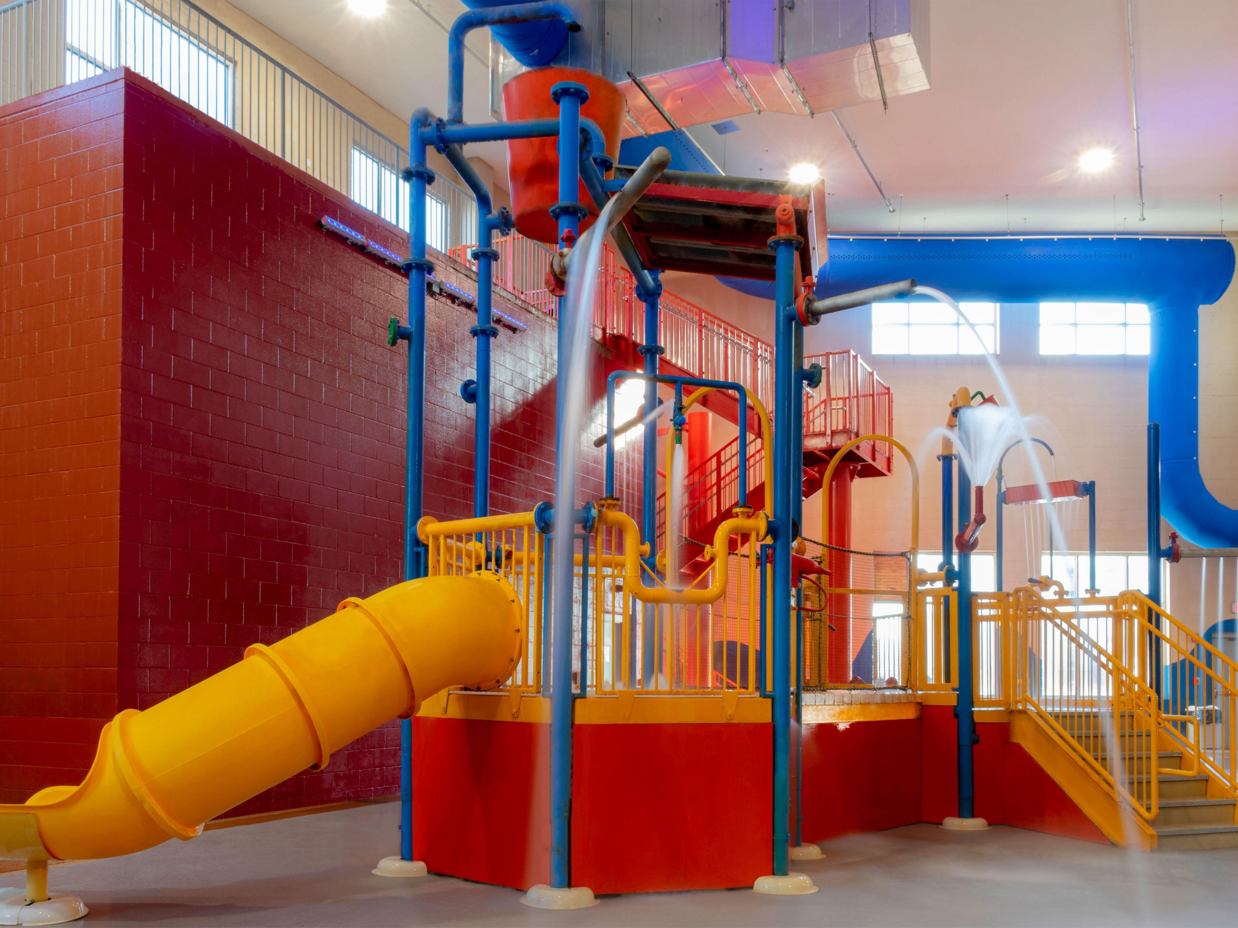 Jump into family fun at our indoor water park! Enjoy a refreshing leisure pool, relax in our oversized hot tub, and let the kids splash around in the exciting splash pad. For thrill-seekers, our three-story water slide promises endless excitement. Perfect for all ages, it’s a highlight of your stay!
4 wristbands per room are complimentary!