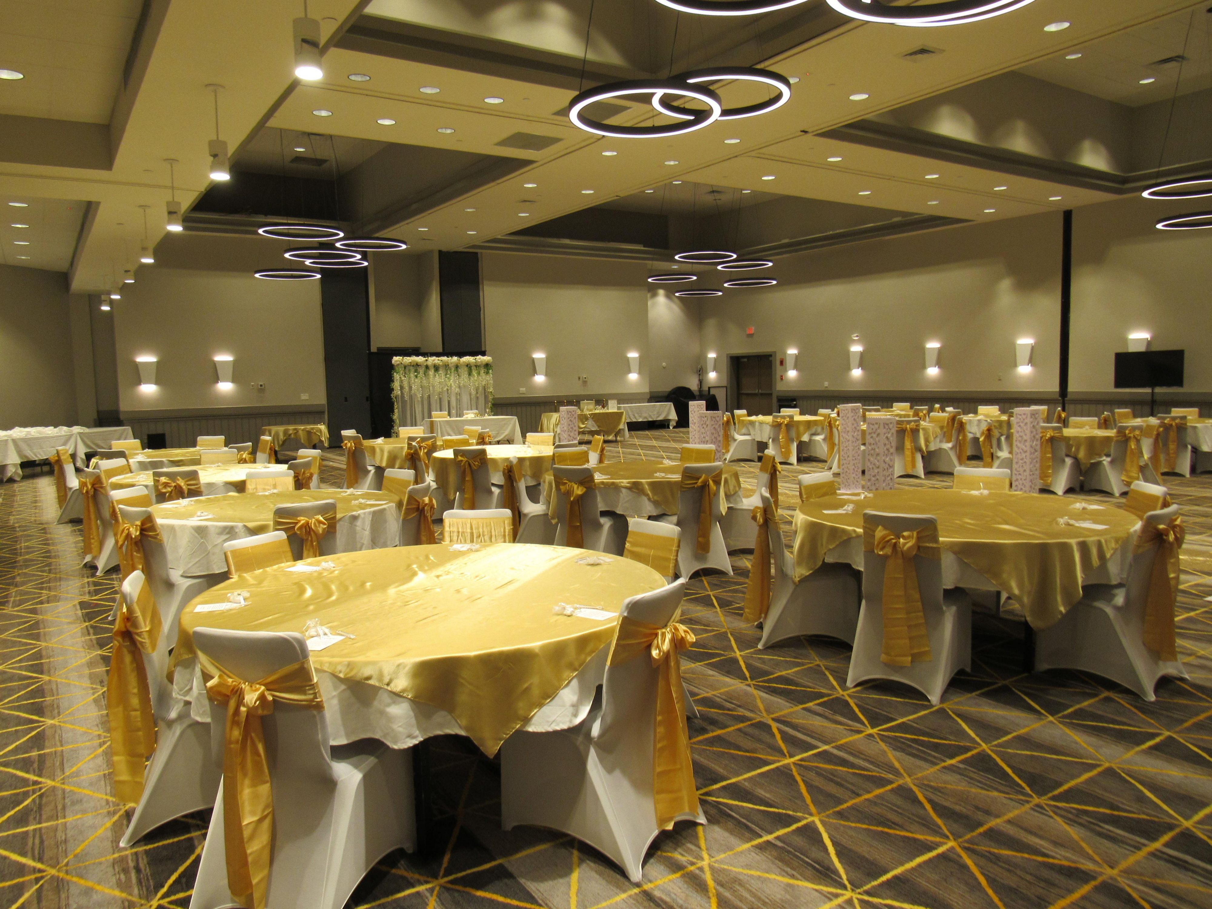 Whether you’re planning a wedding, Quinceanera, or business meeting, host your special events in our versatile Orlando meeting space spanning 5,000 sq ft and accommodating up to 300 guests. Our comprehensive amenities and services, along with the flexibility of third-party catering, guarantee a successful and memorable event.