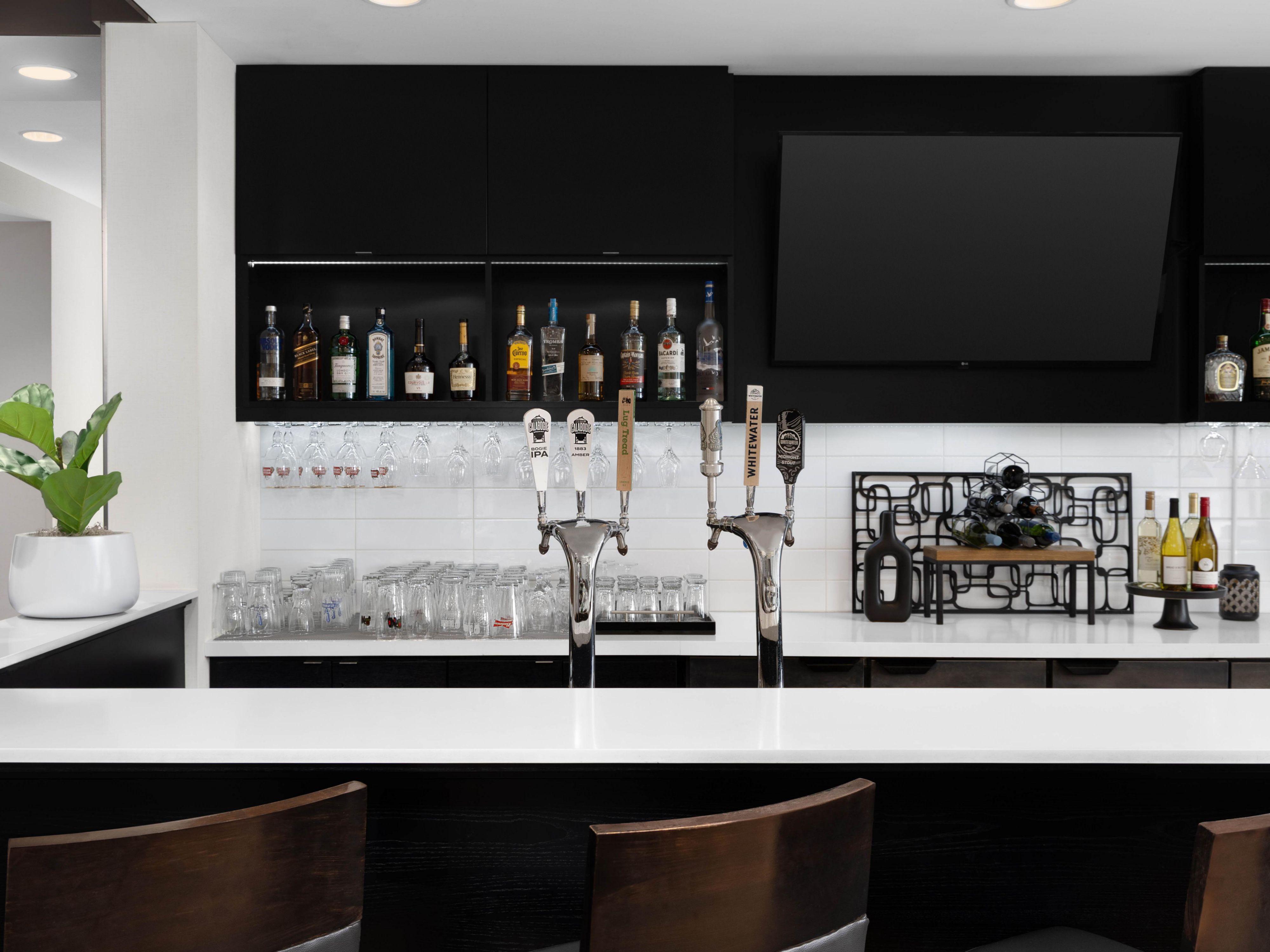 If you're looking for a place to grab a refreshing drink or a scrumptious bite to eat, look no further - we've got you covered. Myra's Bar and Kitchen serves up refreshing drinks and tasty fare. From delicious and hearty pasta dishes, to burgers, to lighter fare like salads, there is something for everyone.