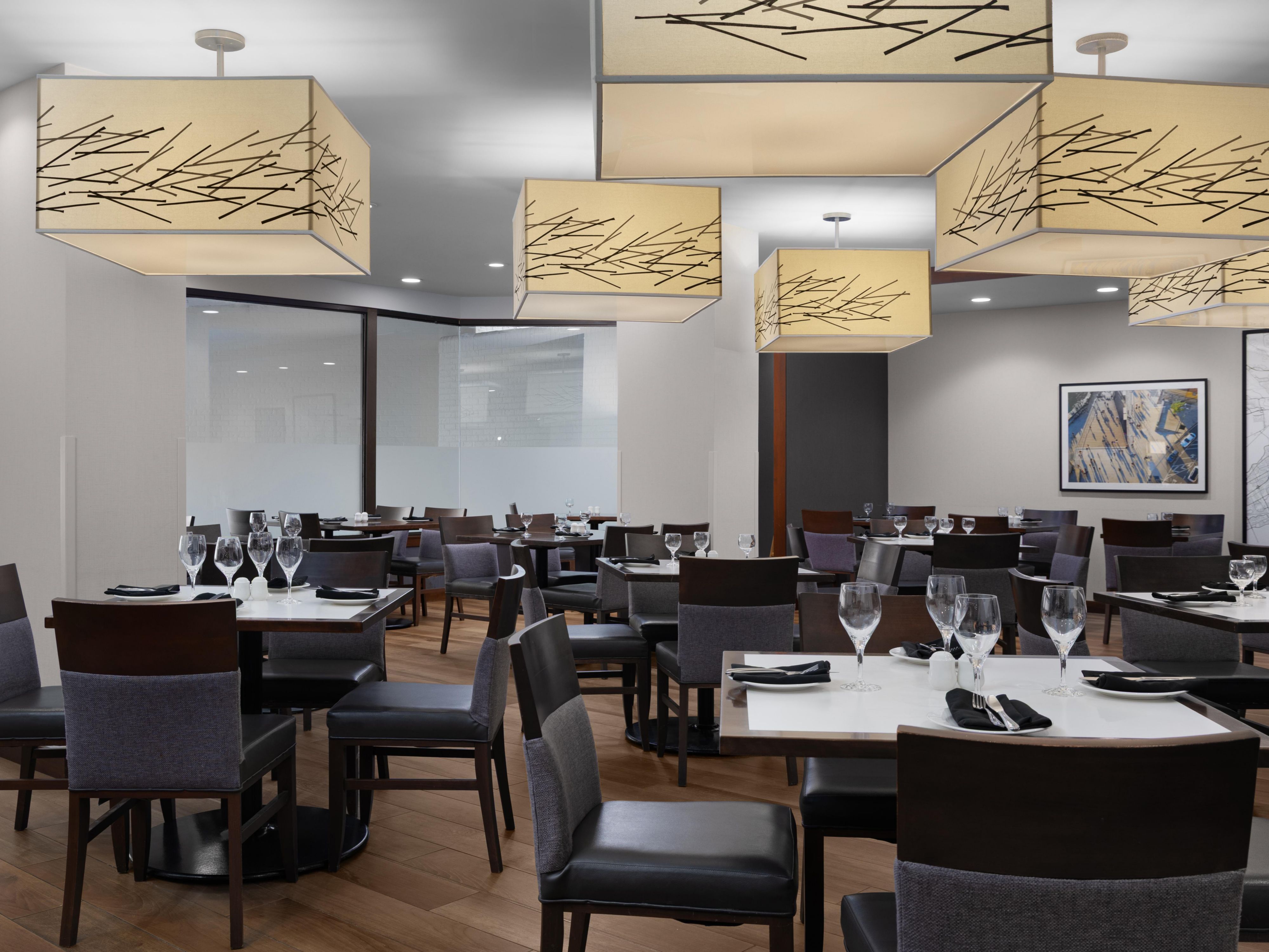 Discover delightful dining at Myra’s Bar and Kitchen, our full-service onsite restaurant. Start your morning with a flavourful breakfast buffet. In the evening, enjoy locally sourced dishes crafted to perfection. Unwind in the evening with a cocktail or a cold beer at the bar while you catch the game. At Myra’s, every meal is a moment to savour!