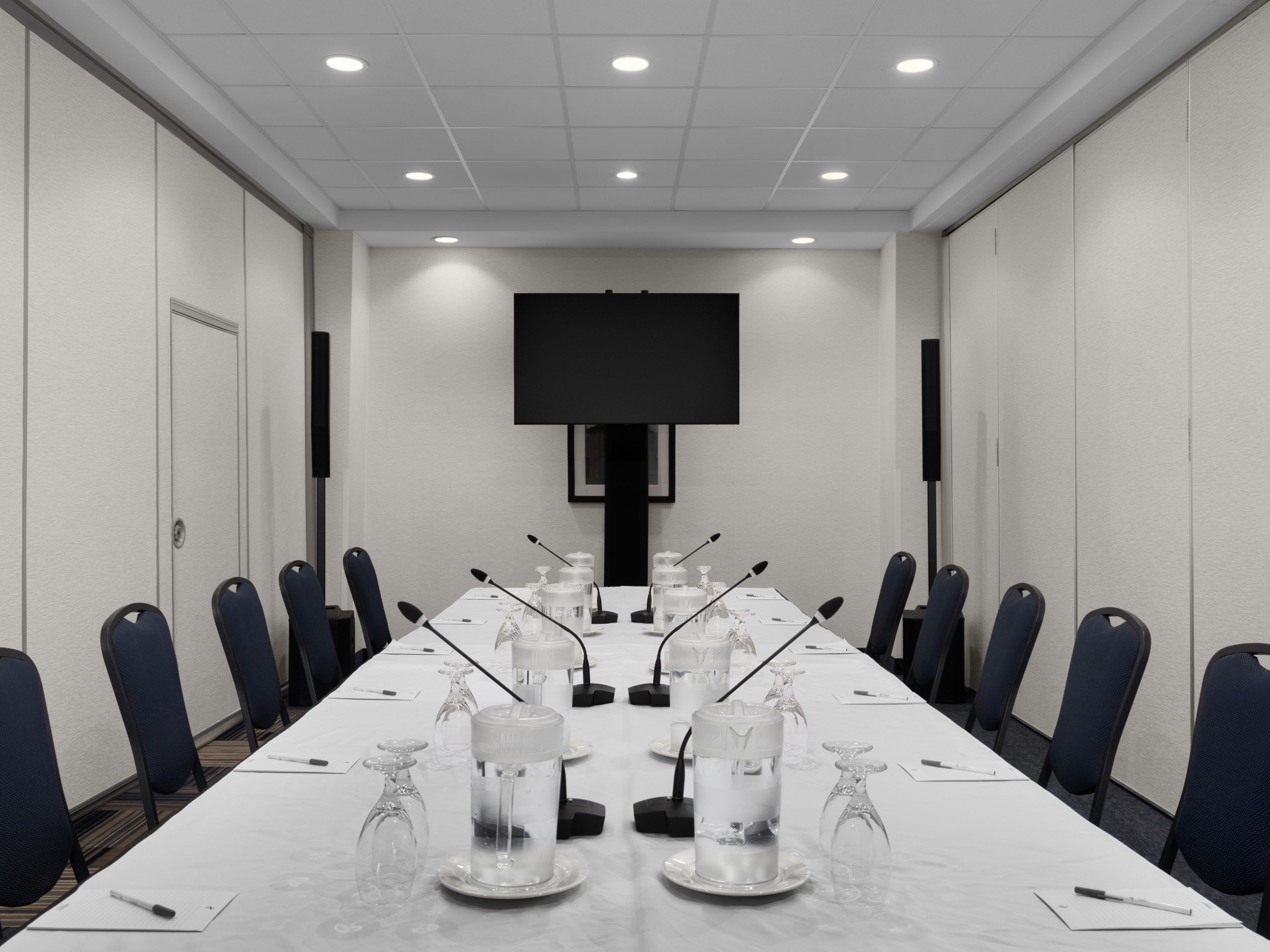 Host exceptional events in our eight versatile venues, accommodating up to 228 guests. Ideal for business meetings, conferences, sports teams, and special celebrations, we offer flexible layouts, catering services, and modern amenities. Let our team bring your vision to life with seamless planning and personalized service.