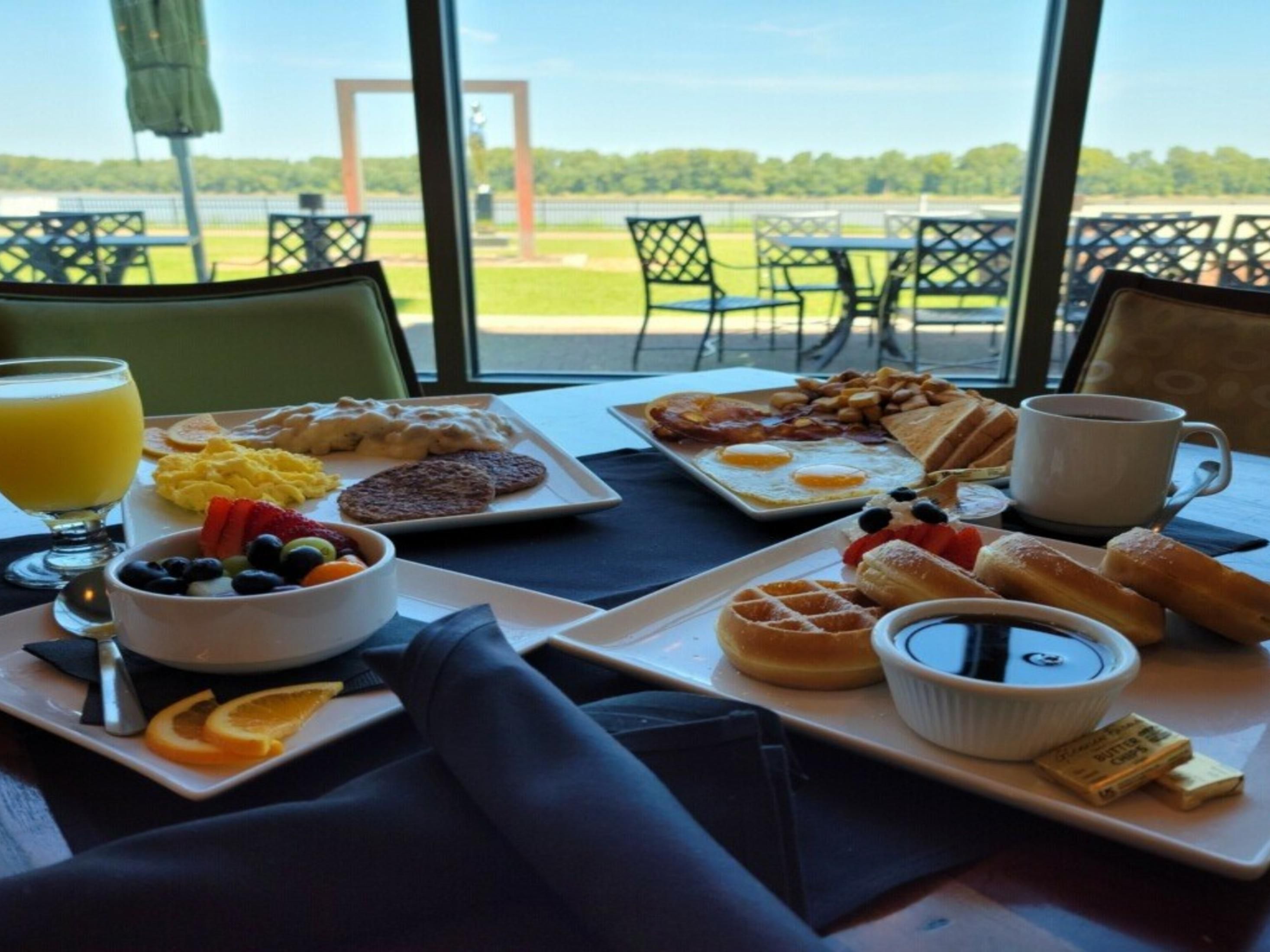 Our in-house restaurant is open daily and offers breakfast, lunch & dinner services with breathtaking views of the Ohio River. Full catering services are also available for any meeting and event needs.