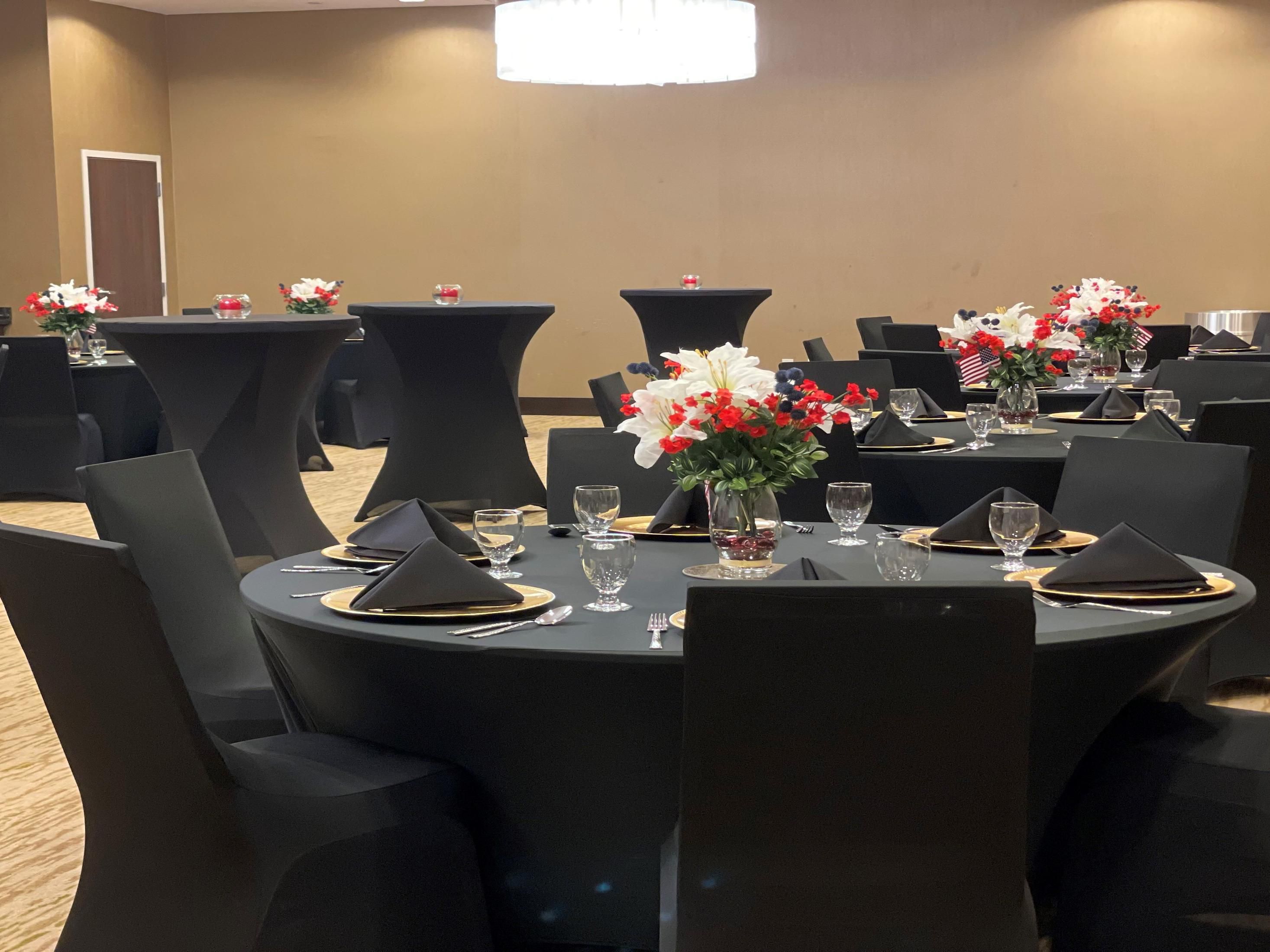 Whether hosting a meeting or cocktail reception, our Owensboro Riverfront hotel has the perfect space to accommodate your function. We offer state-of-the-art audio/ visual services, and catering services provided by Burger Theory.