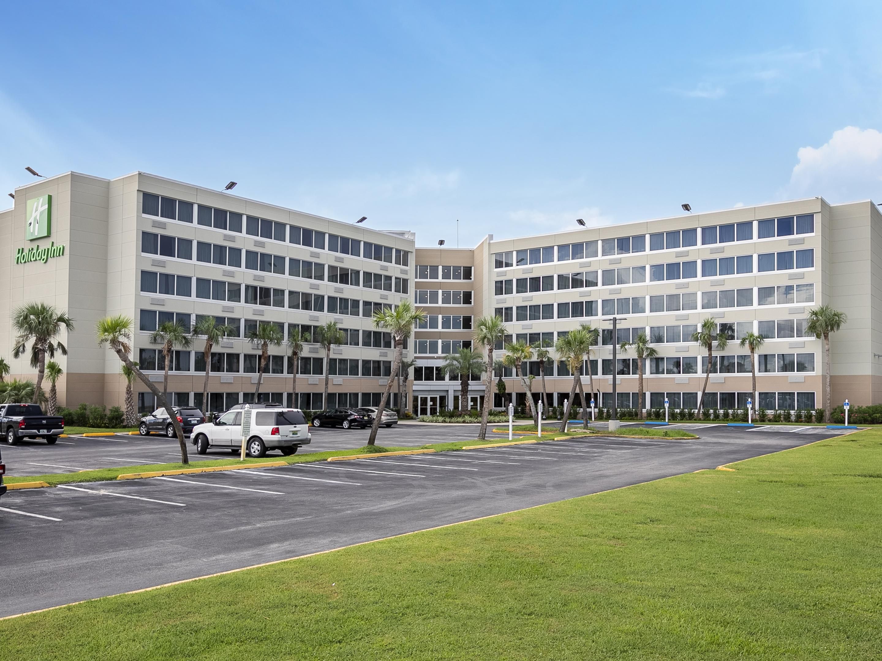 At Holiday Inn Panama City, we value your convenience. That's why we offer complimentary parking for all our hotel guests. Whether you're here for business or pleasure, you can enjoy the peace of mind that comes with hassle-free parking and focus on making the most of your time with us. 