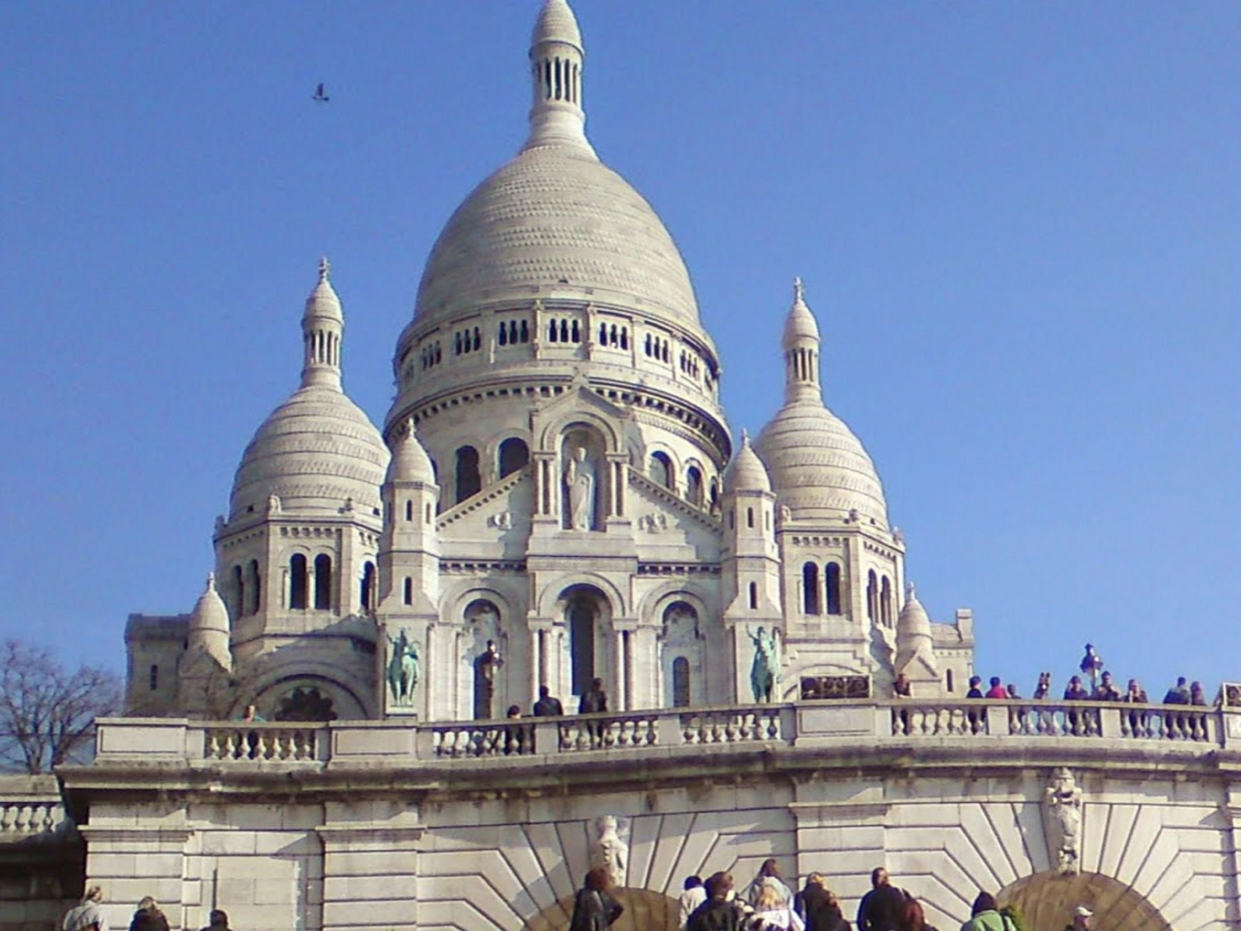 Do you know it takes only a 10-minute walking distance from the hotel to get to the top of Montmartre and reach the Basilica Sacré-Cœur? Book with us so you can come for Palm Sunday or Easter Mass; you will have one of the most amazing views of Paris. Come and book with us!