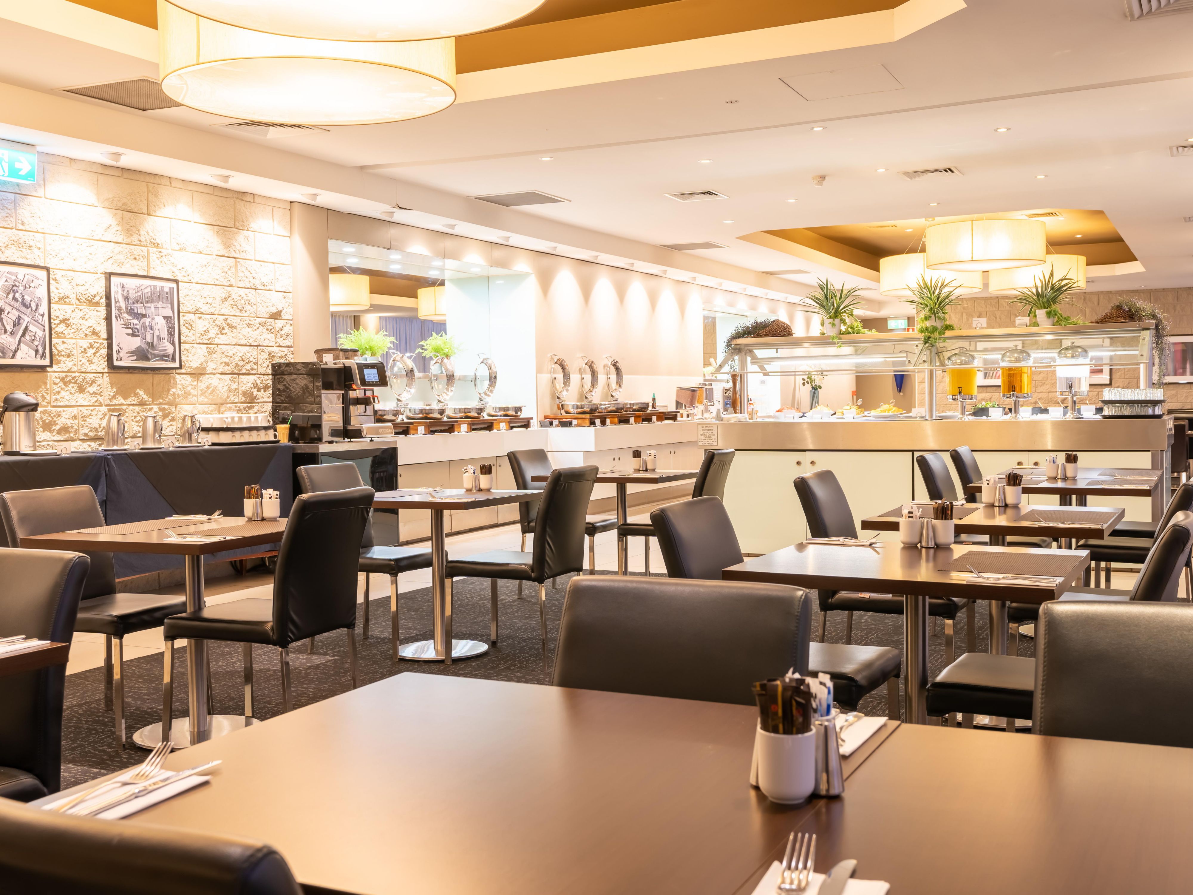 Open weekdays for a la carte dining, our Executive Chef Simon Wong has curated a modern Australian menu, sourced from local ingredients, perfect for when you want to dine out - while staying in!