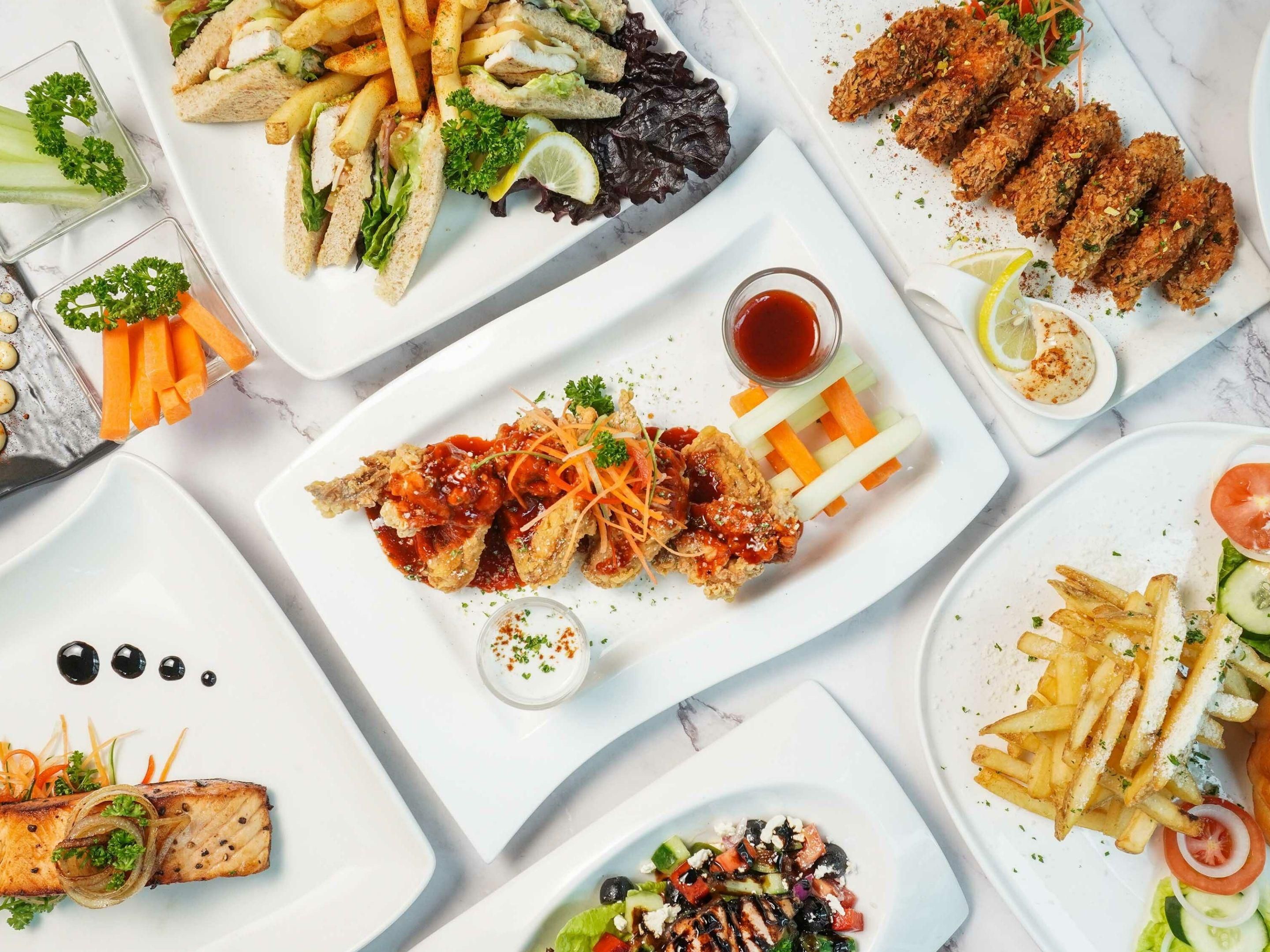 The Manila Galleria Complex, alongside Crowne Plaza, offers a variety of dining options and different experiences. Enjoy flavours from around the world at Seven Corners, offering Western, Indian, Japanese, and local dishes all day. For authentic Chinese cuisine, visit Xin Tian Di, recognised by the World Luxury Restaurant Awards.