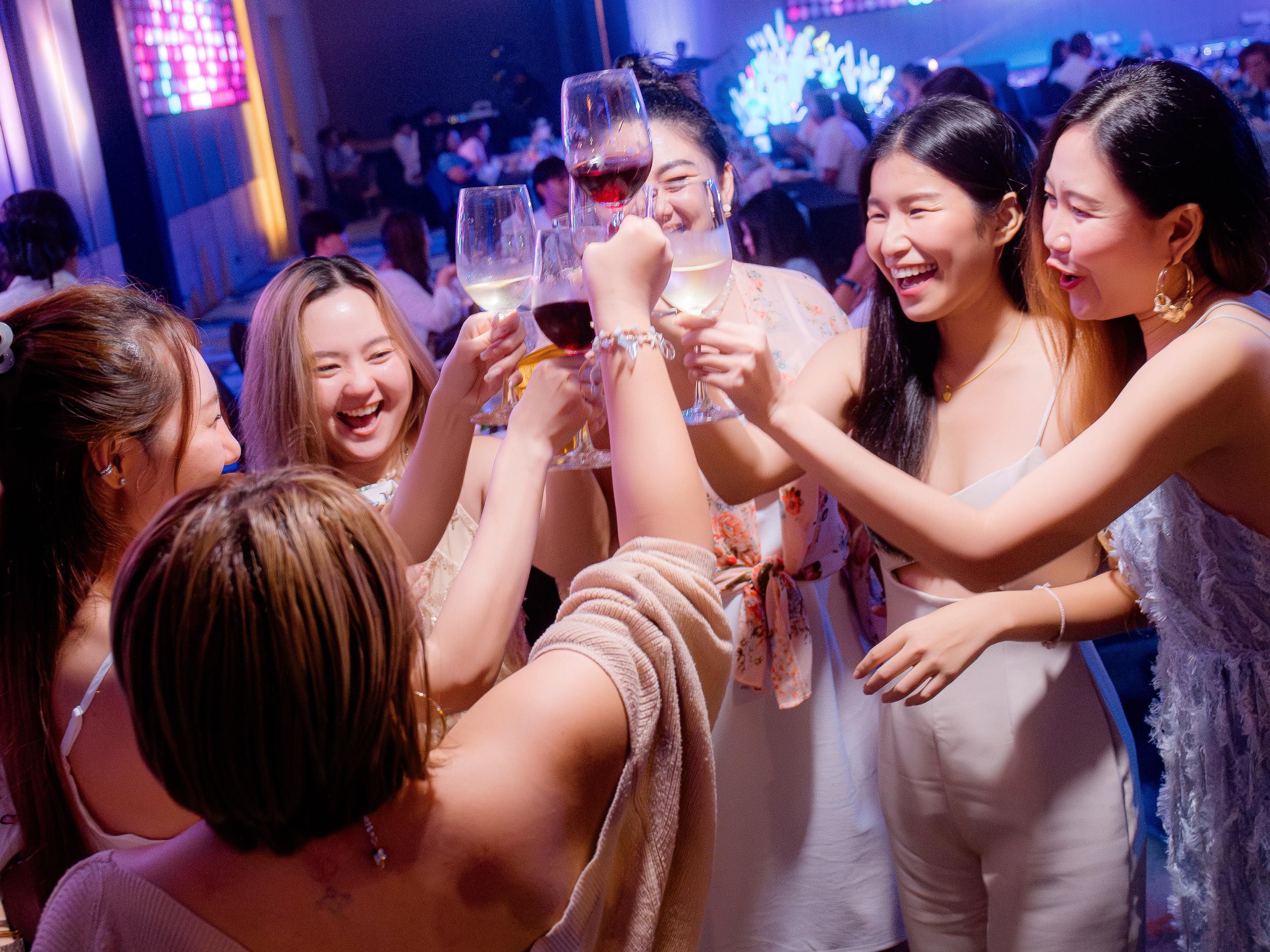 Host the celebration in our newly refurbished ballroom. Perfect for both business and leisure -transforms from a professional meeting space by day to a lively party venue by night, complete with customizable lighting and décor to suit your event’s vibe.