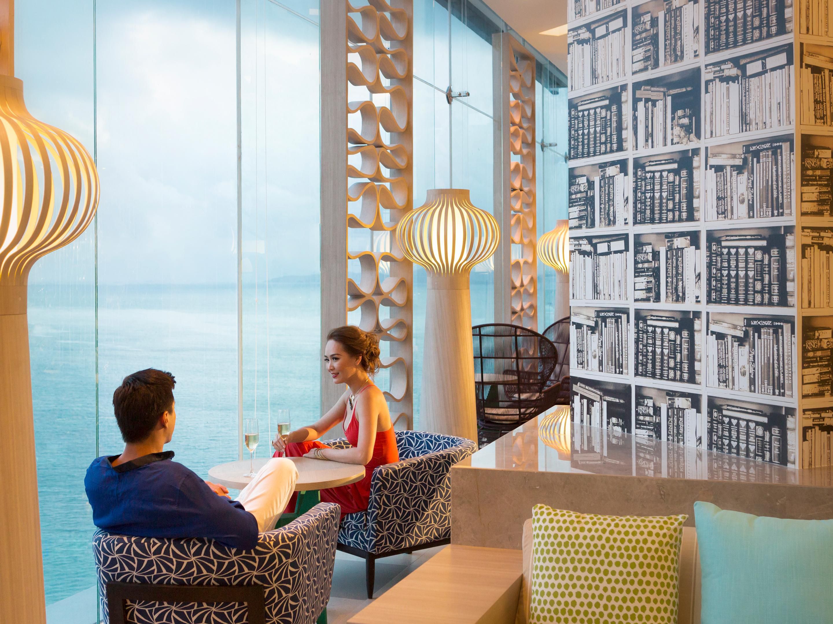 Enjoy more benefits with your stay when you book our Executive rooms which offer exclusive access to our Executive Club. Located on the highest floor, the Executive Club features a lounge where you can indulge in unique cocktails, fruits, all-day refreshments, canapés in the evening, and more.