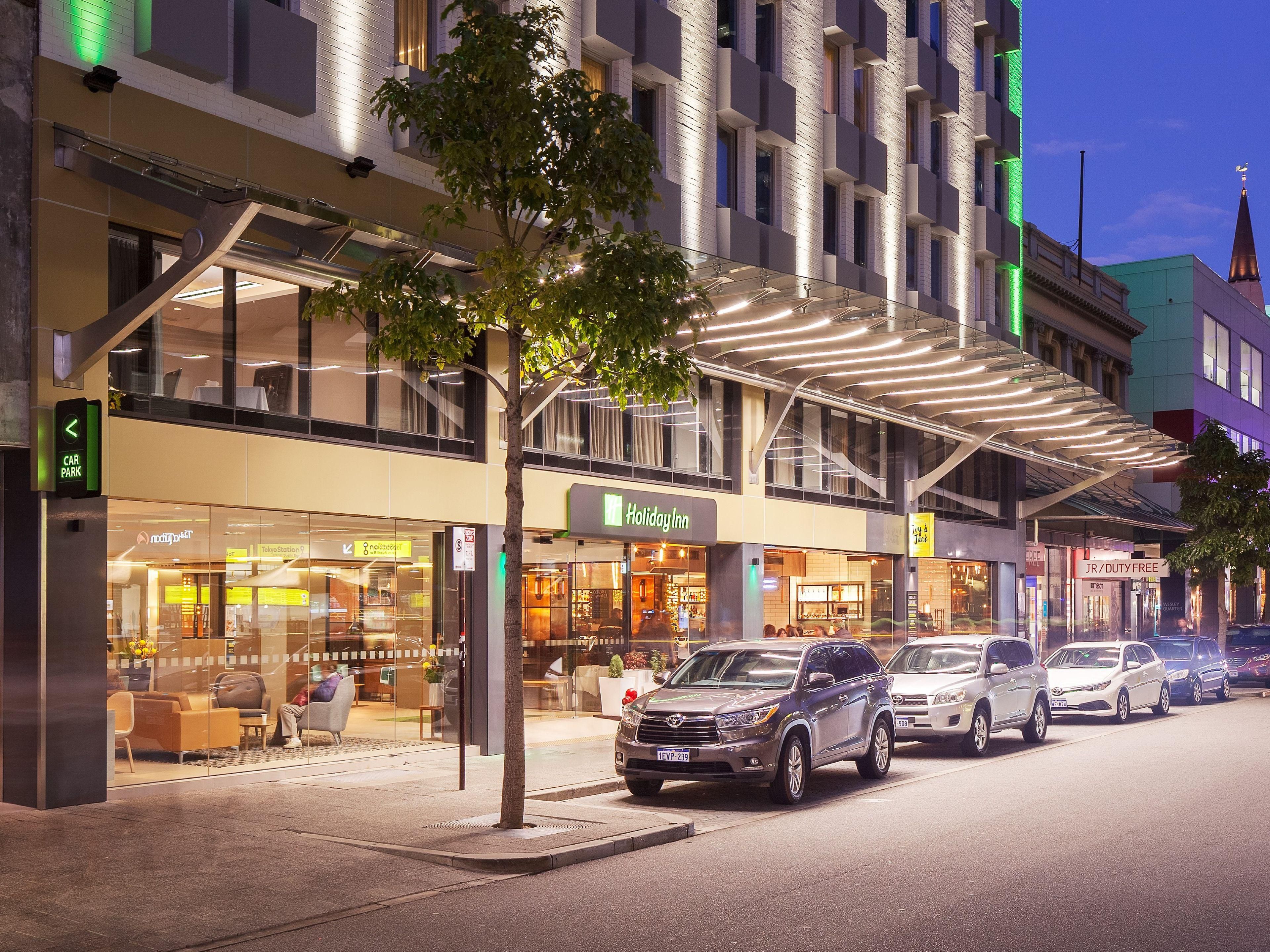 Driving to the Hotel? Enjoy the ease of secure car parking at Holiday Inn Perth City Centre. With both valet parking (subject to availability) and self-parking available, we have options to accommodate your preference. 